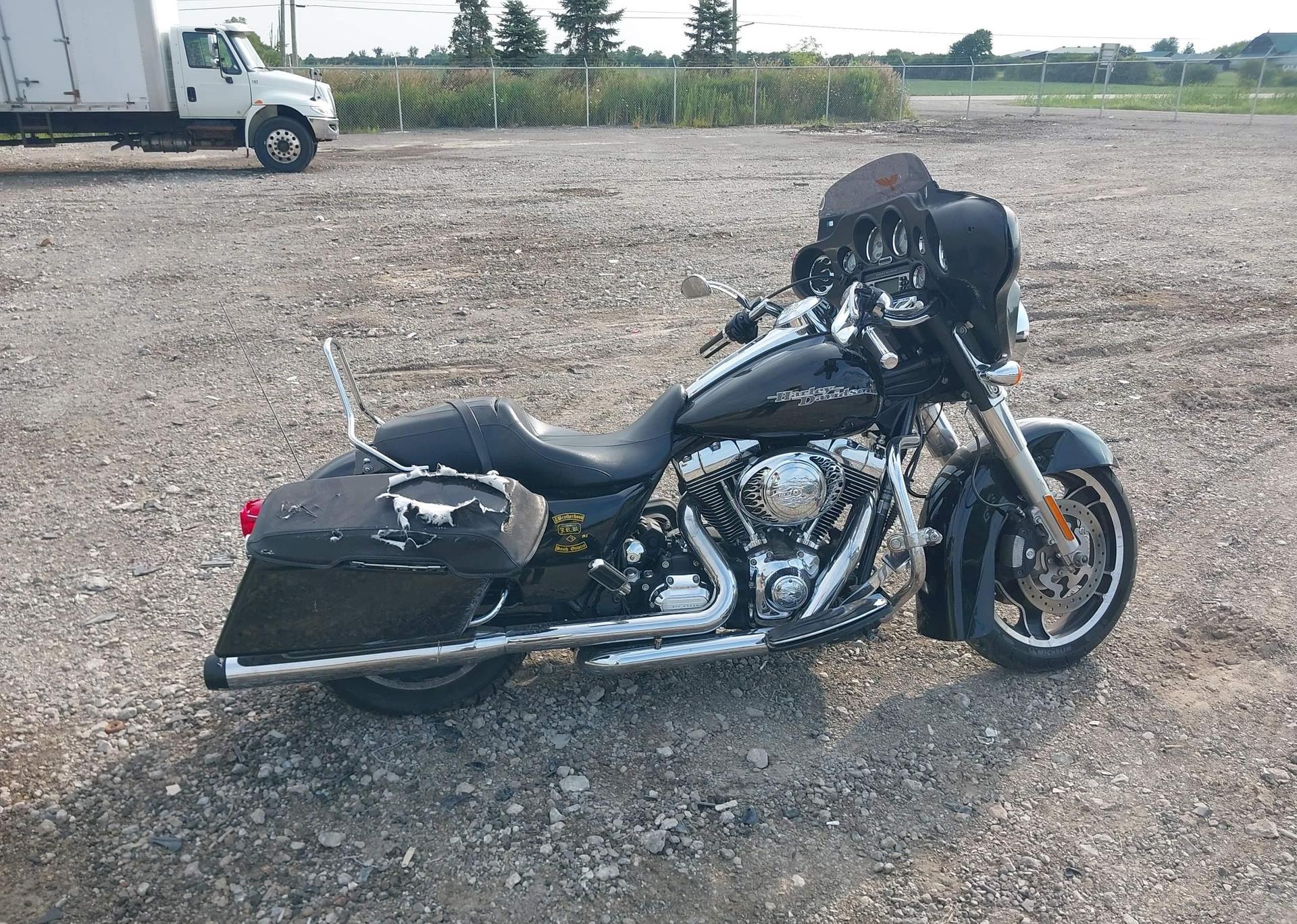 2011 HARLEY-DAVIDSON FLHX