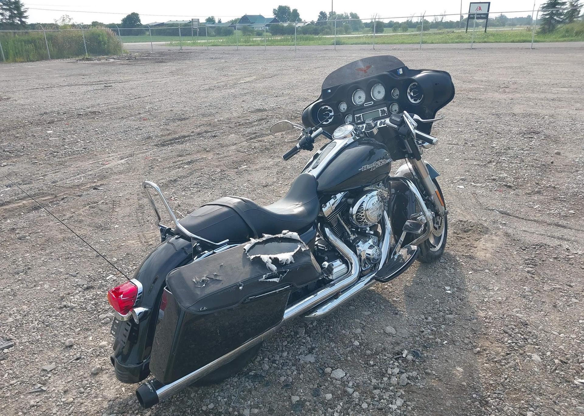 2011 HARLEY-DAVIDSON FLHX