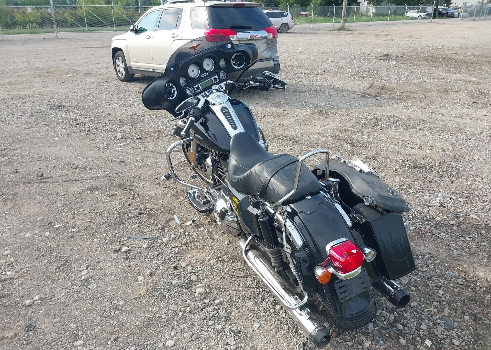 2011 HARLEY-DAVIDSON FLHX