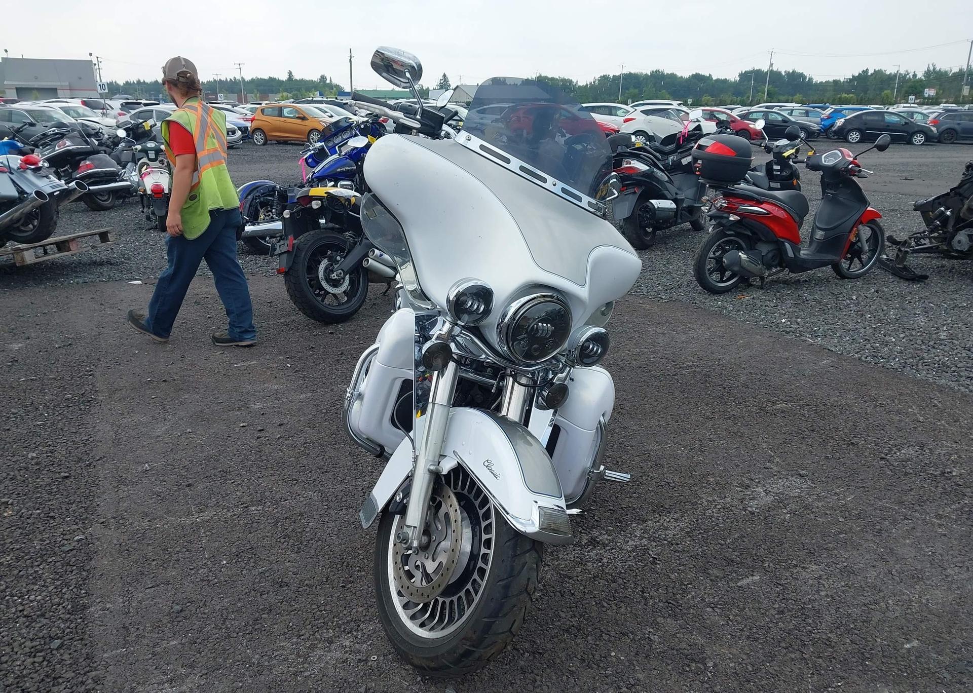 2009 HARLEY-DAVIDSON FLHTC