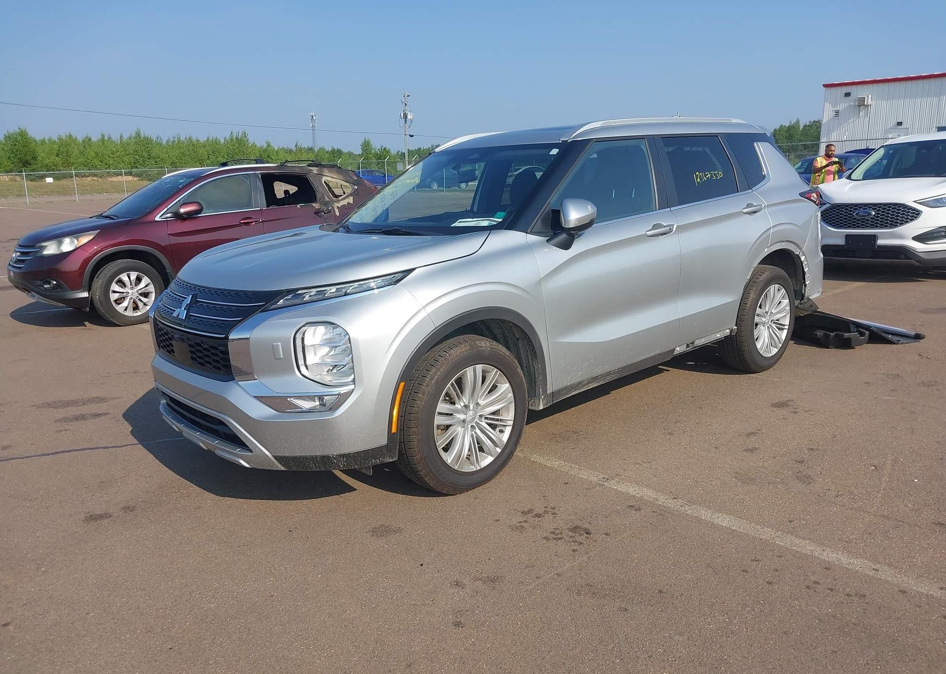 2022 MITSUBISHI OUTLANDER LE