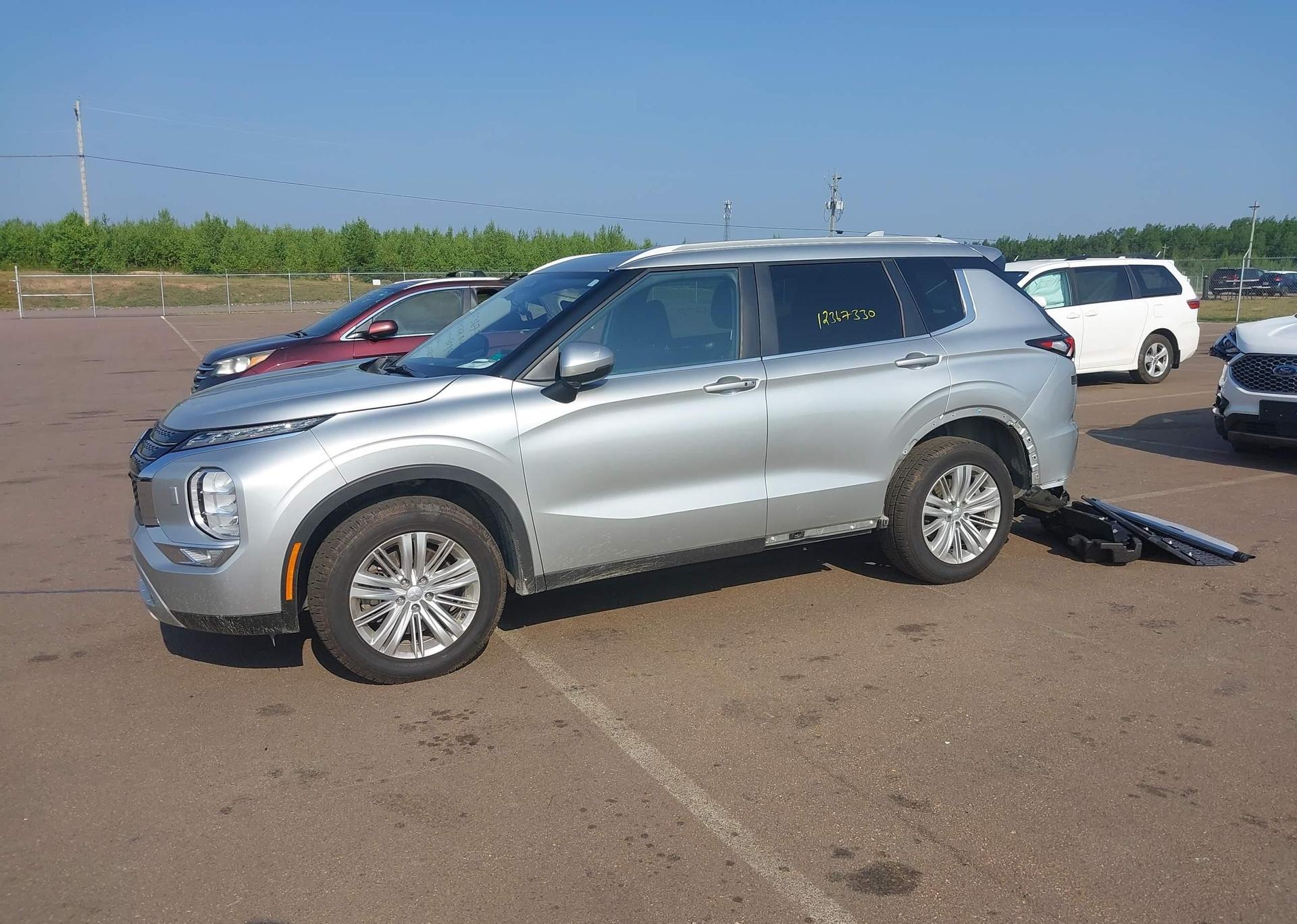 2022 MITSUBISHI OUTLANDER LE