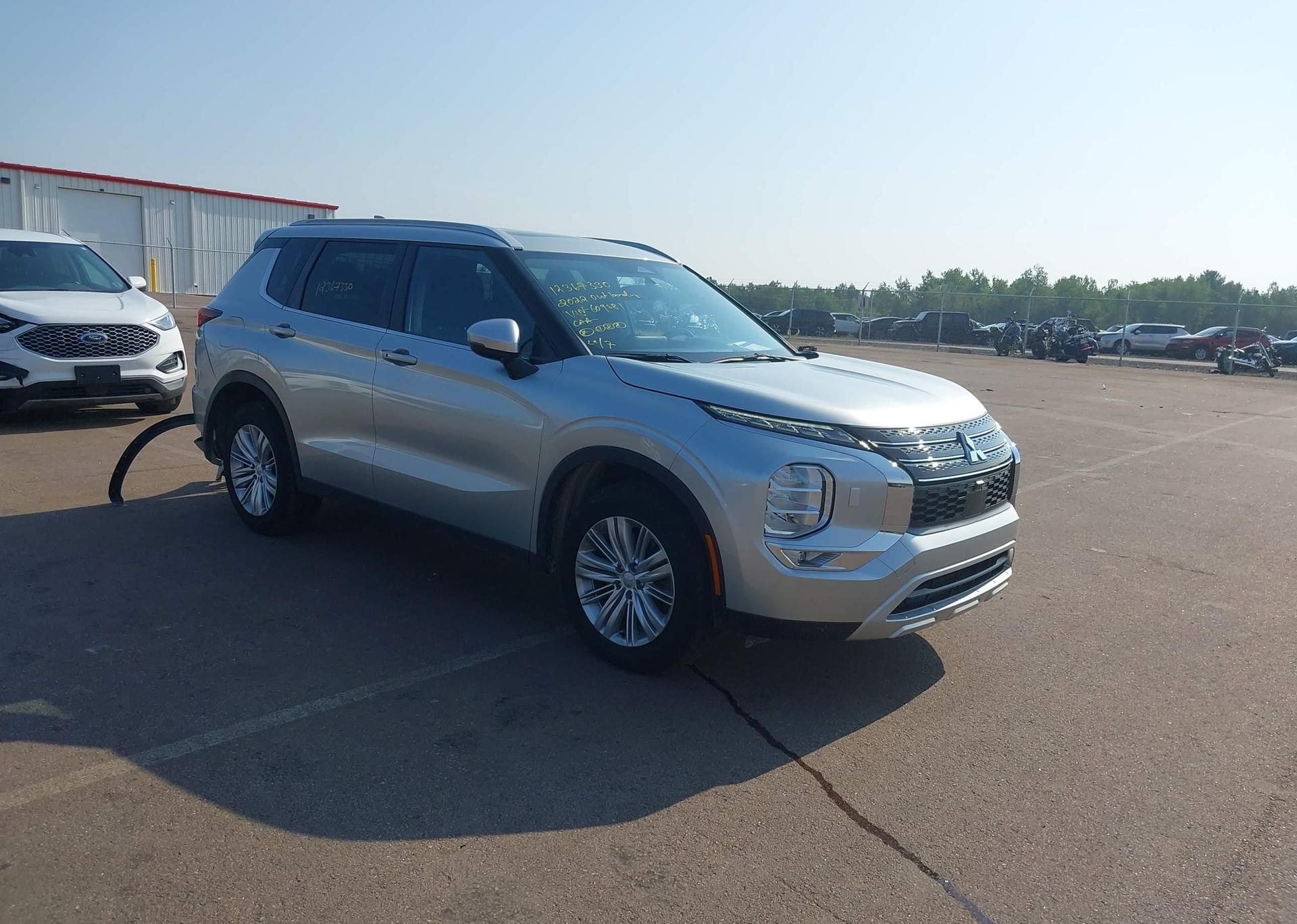 2022 MITSUBISHI OUTLANDER LE