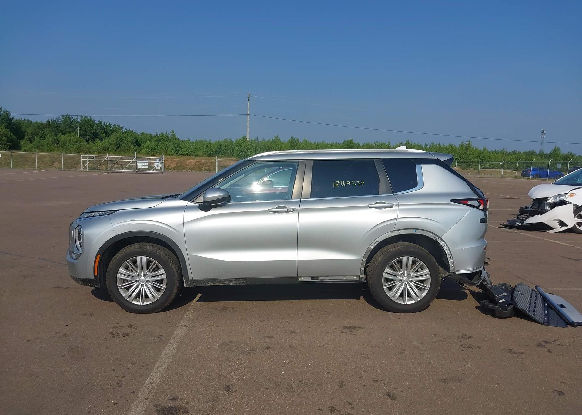2022 MITSUBISHI OUTLANDER LE