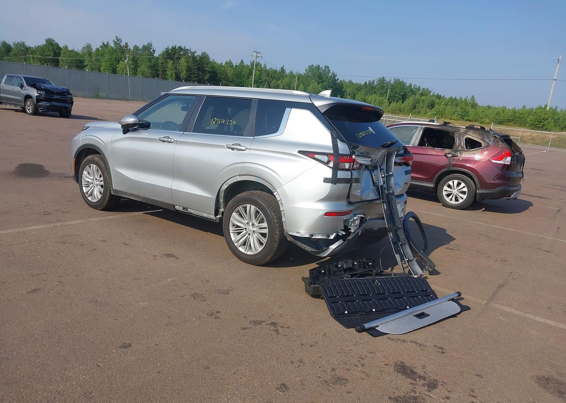 2022 MITSUBISHI OUTLANDER LE
