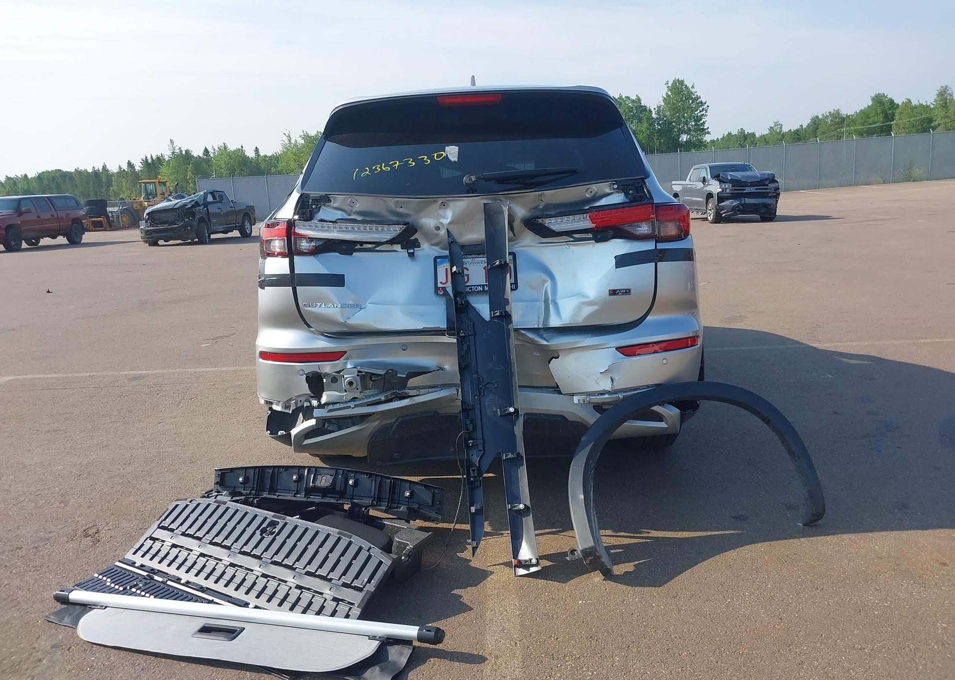 2022 MITSUBISHI OUTLANDER LE