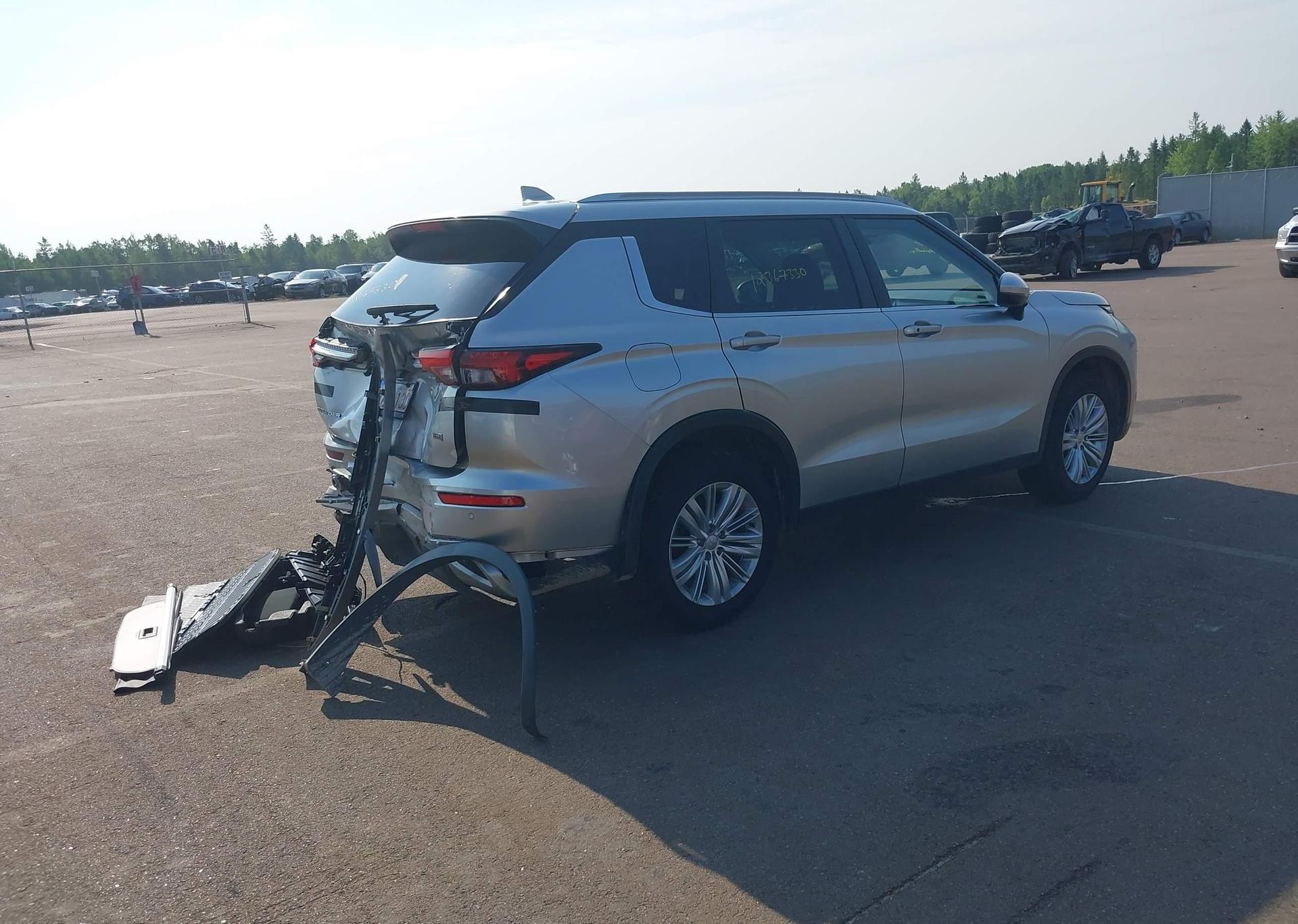 2022 MITSUBISHI OUTLANDER LE