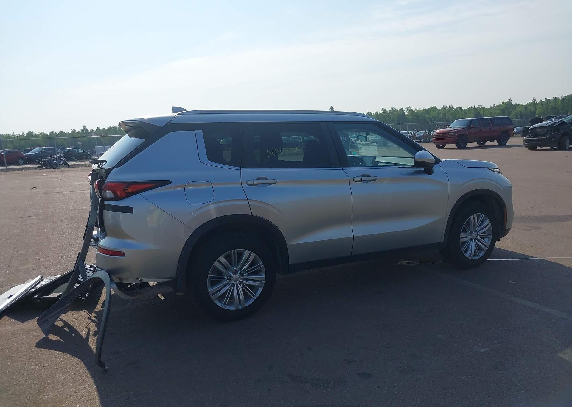 2022 MITSUBISHI OUTLANDER LE