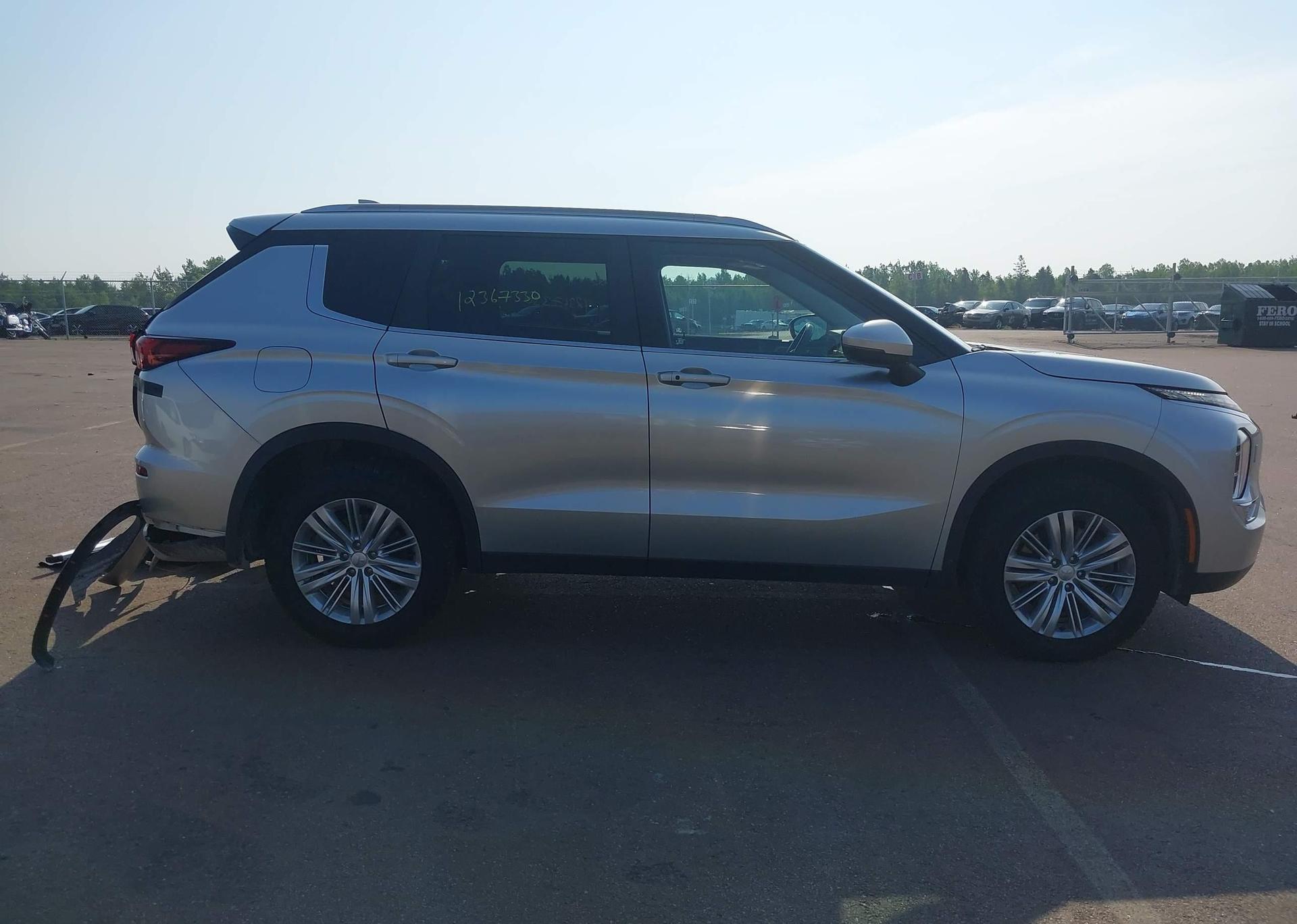 2022 MITSUBISHI OUTLANDER LE