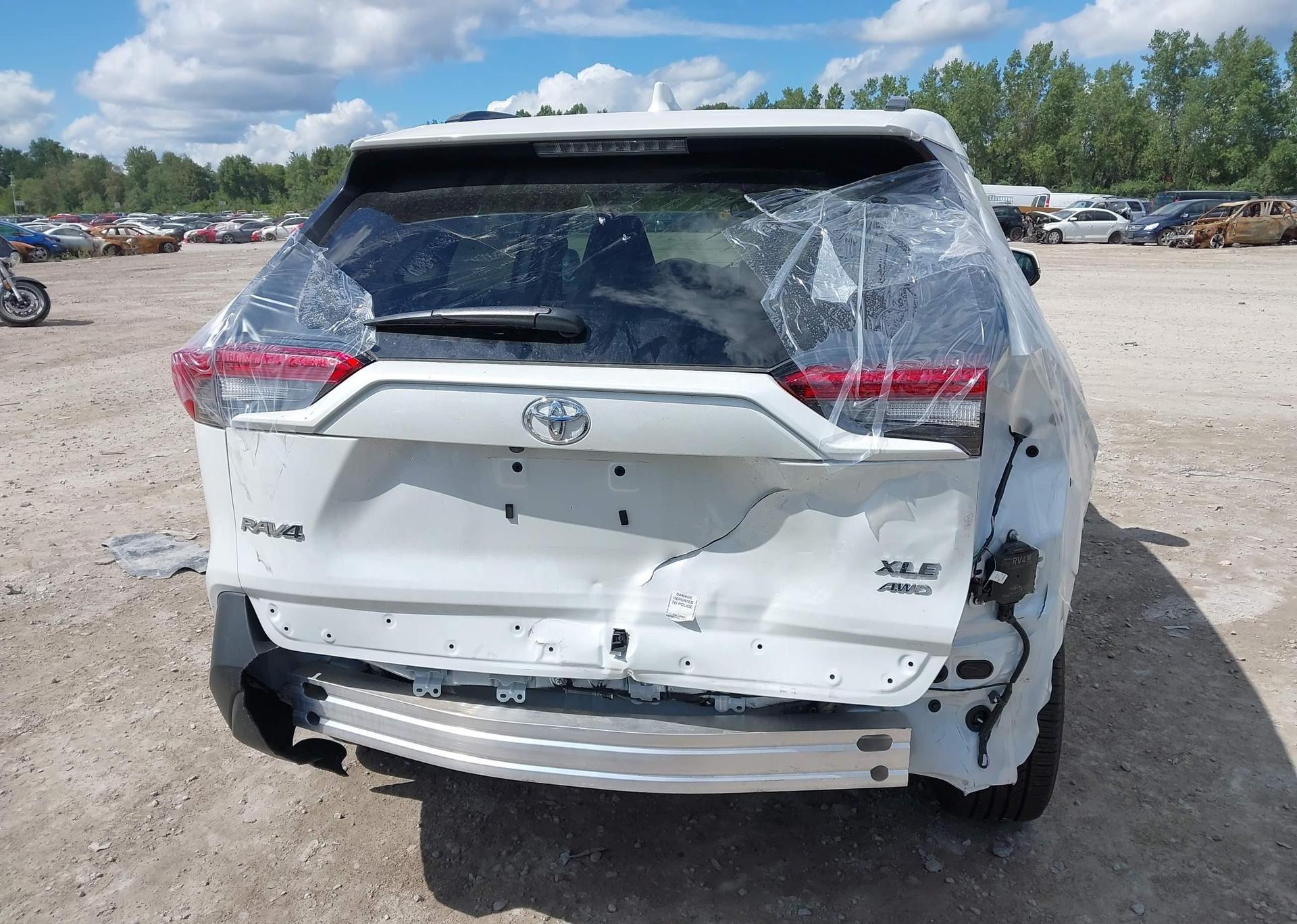 2025 TOYOTA RAV4 XLE