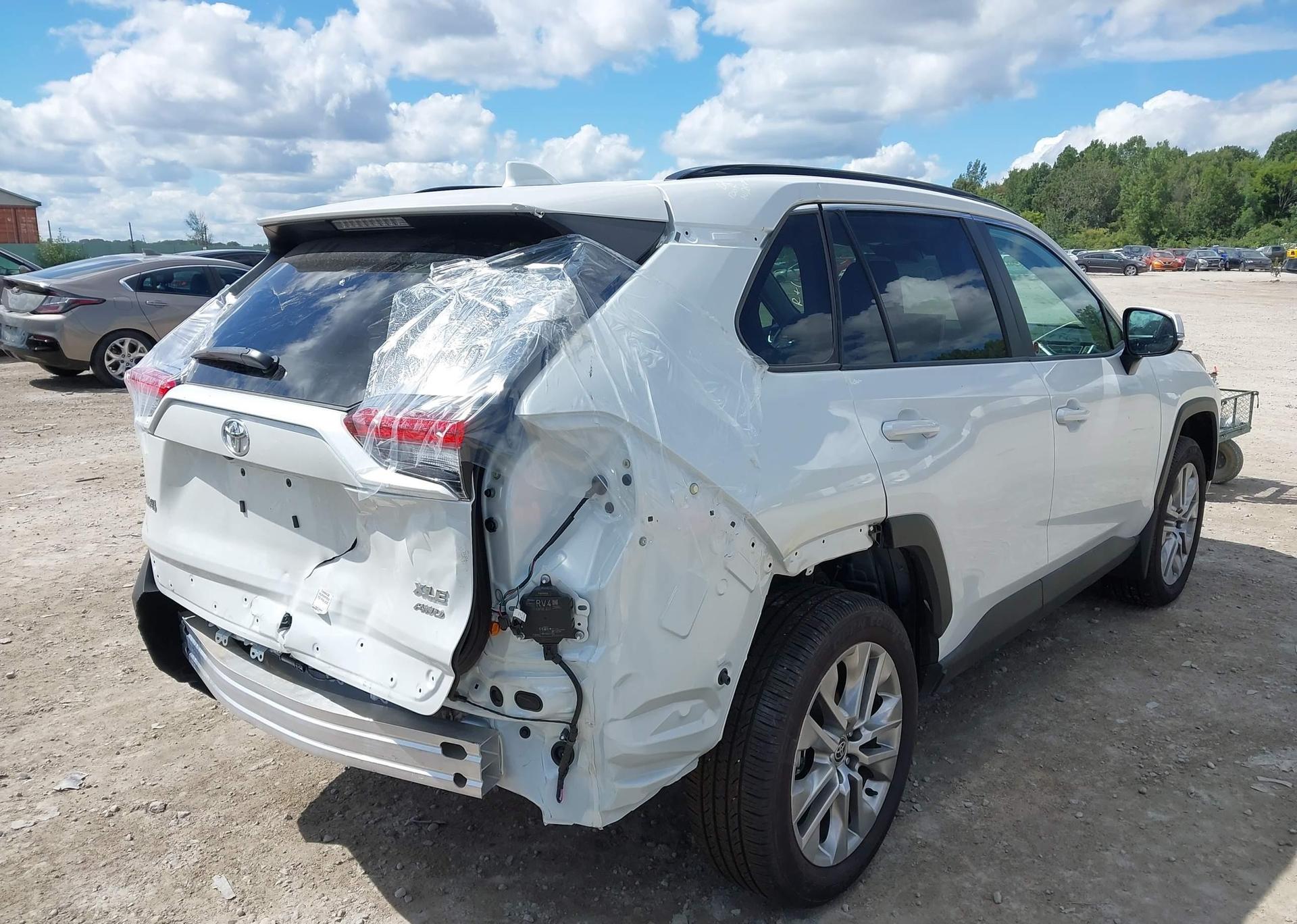 2025 TOYOTA RAV4 XLE