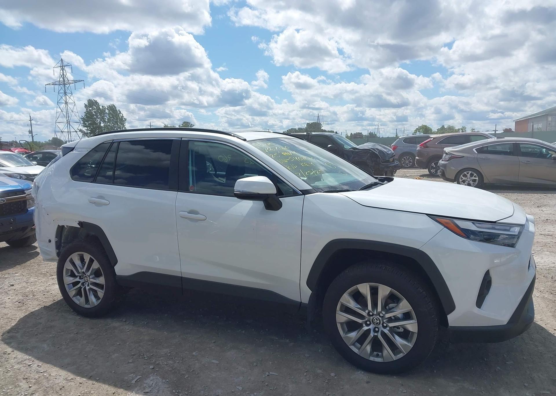 2025 TOYOTA RAV4 XLE