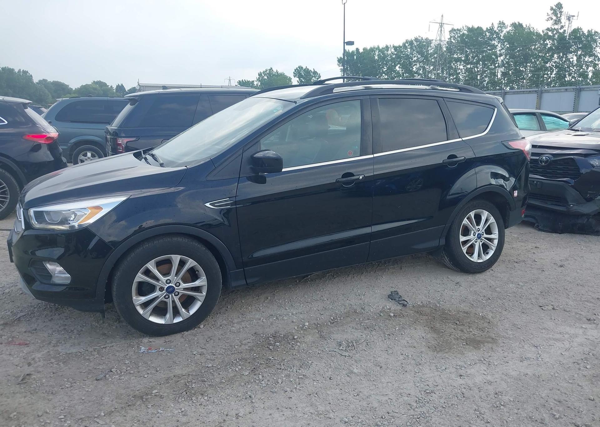 2017 FORD ESCAPE SE