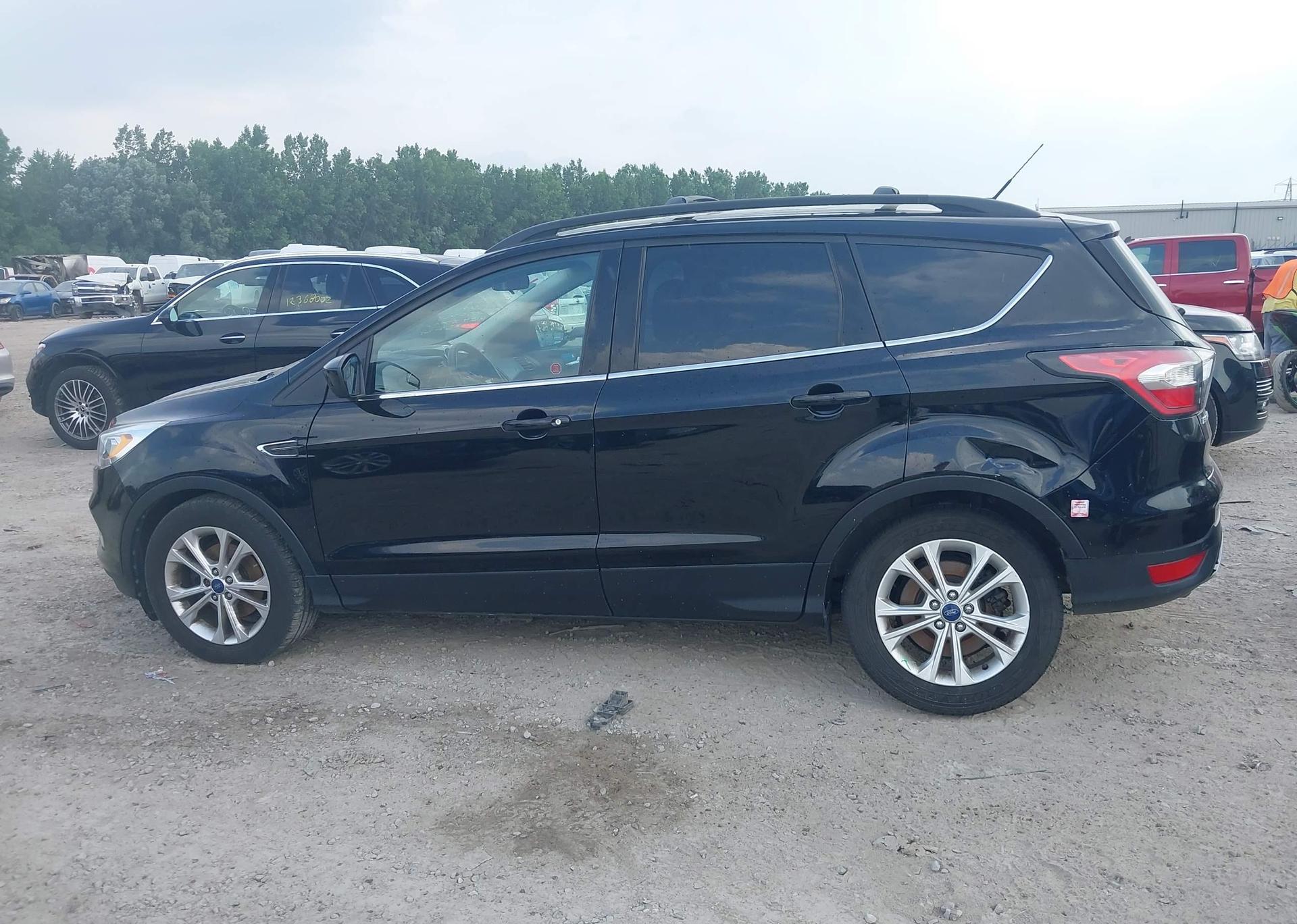 2017 FORD ESCAPE SE