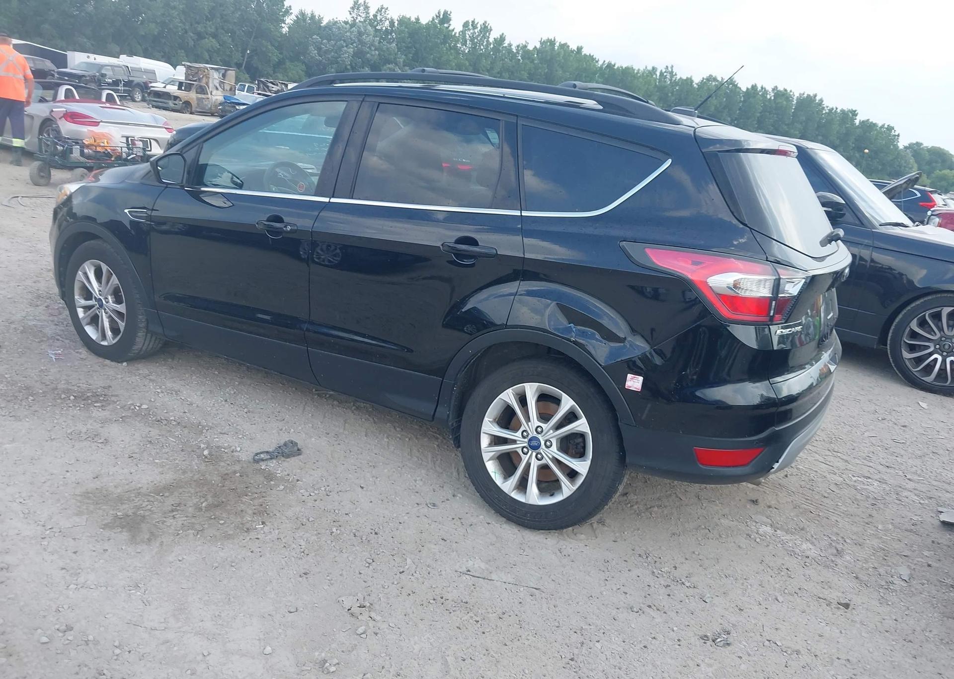 2017 FORD ESCAPE SE