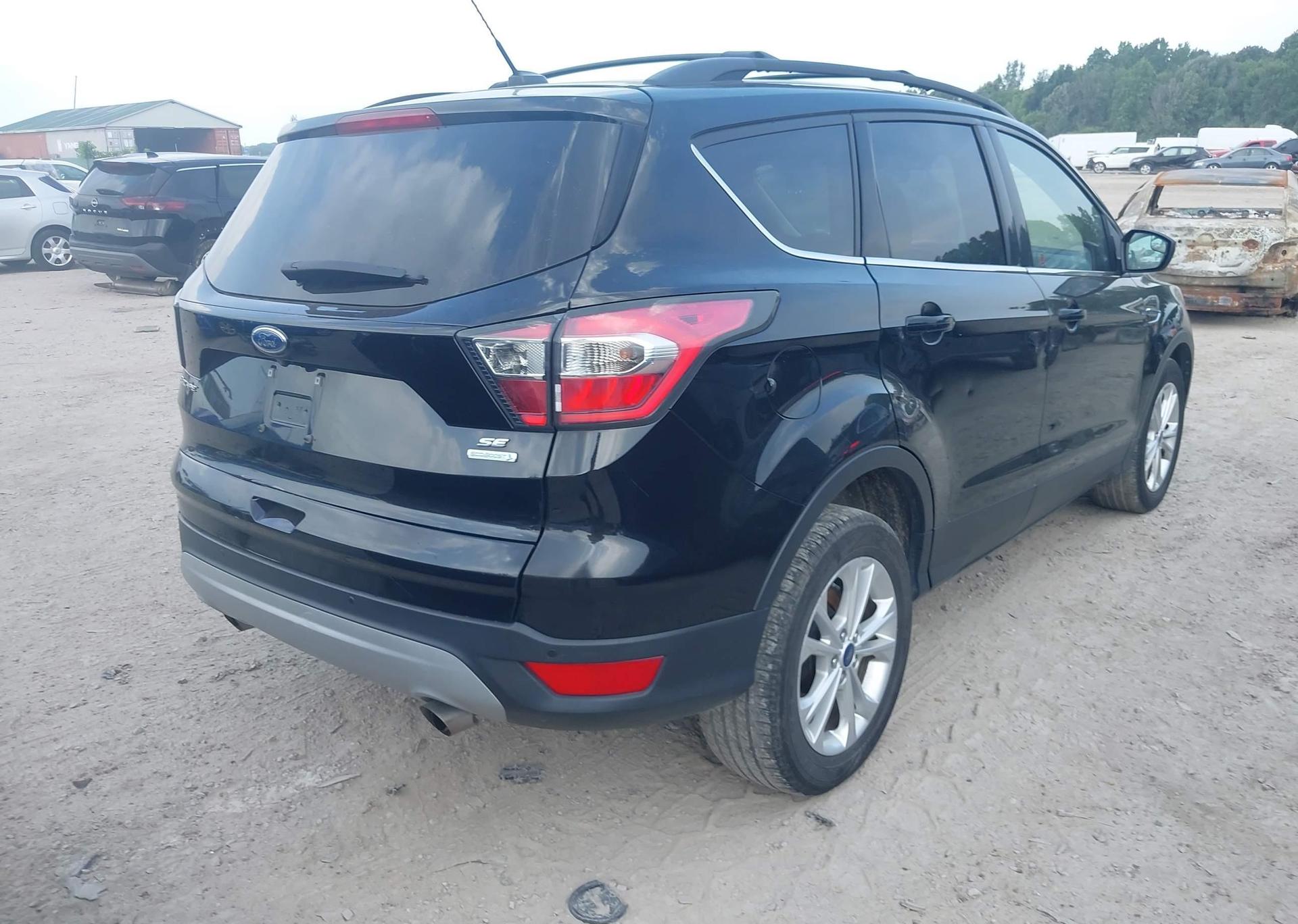 2017 FORD ESCAPE SE