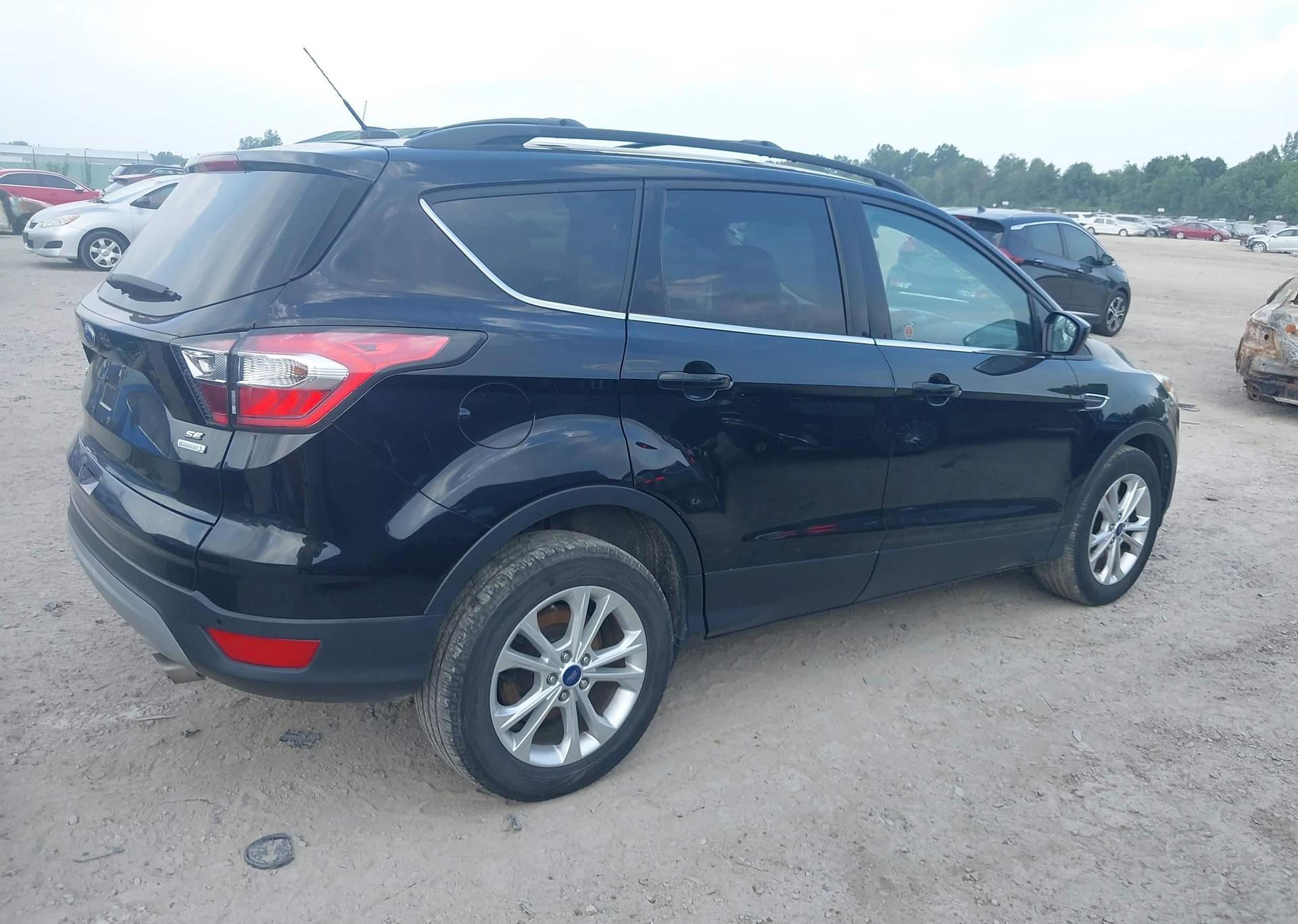 2017 FORD ESCAPE SE