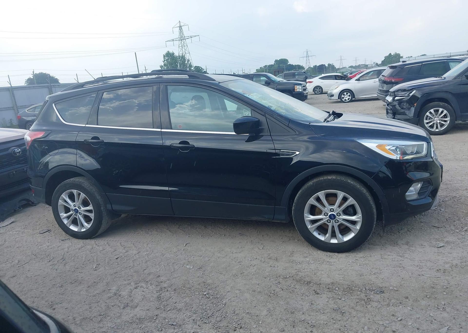 2017 FORD ESCAPE SE