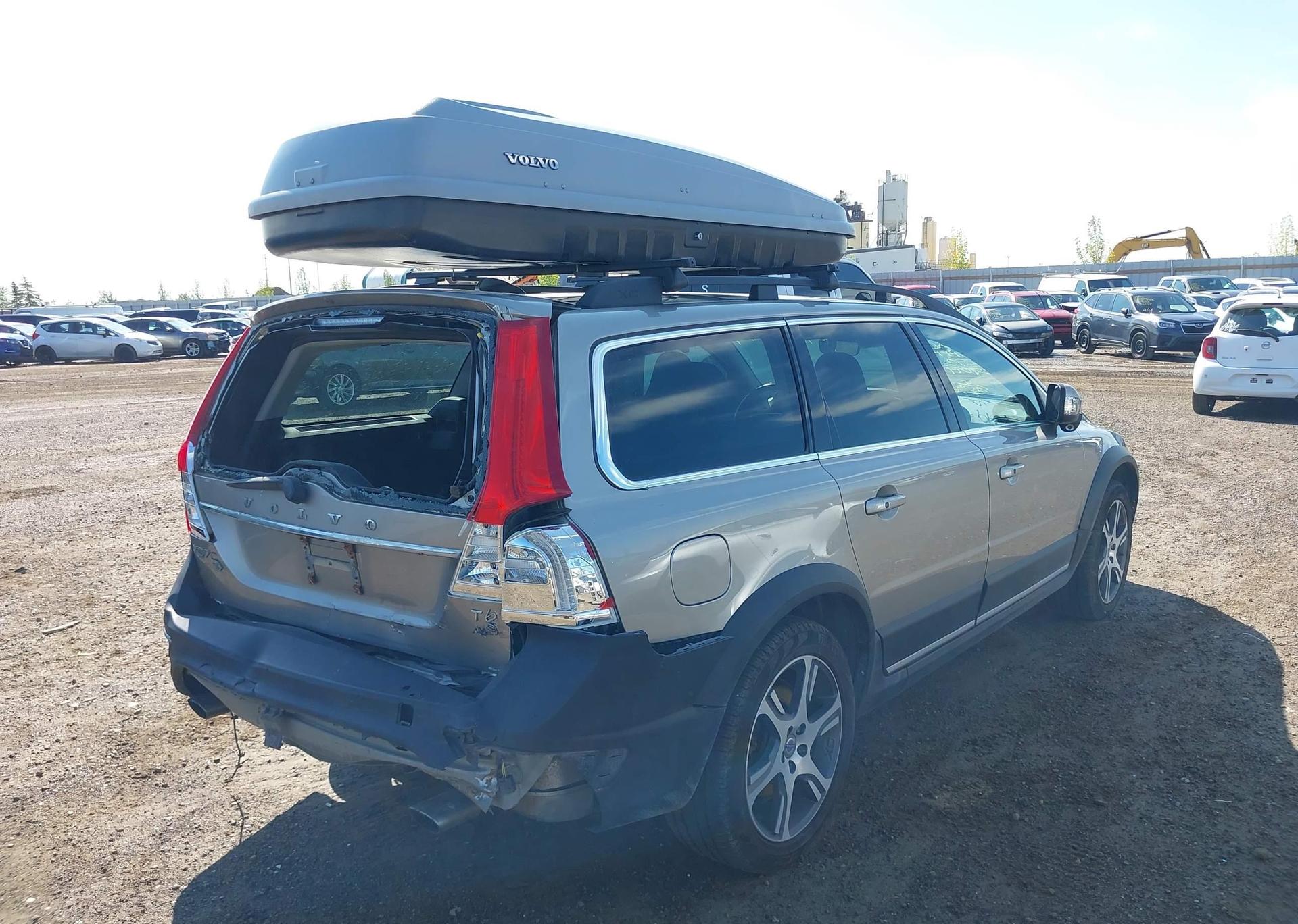 2015 VOLVO XC70 T6