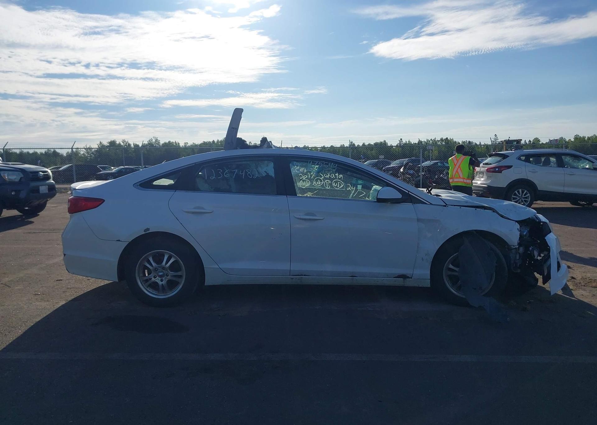2017 HYUNDAI SONATA SE