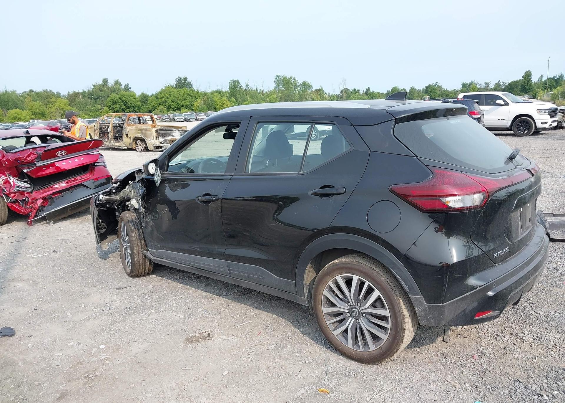 2024 NISSAN KICKS