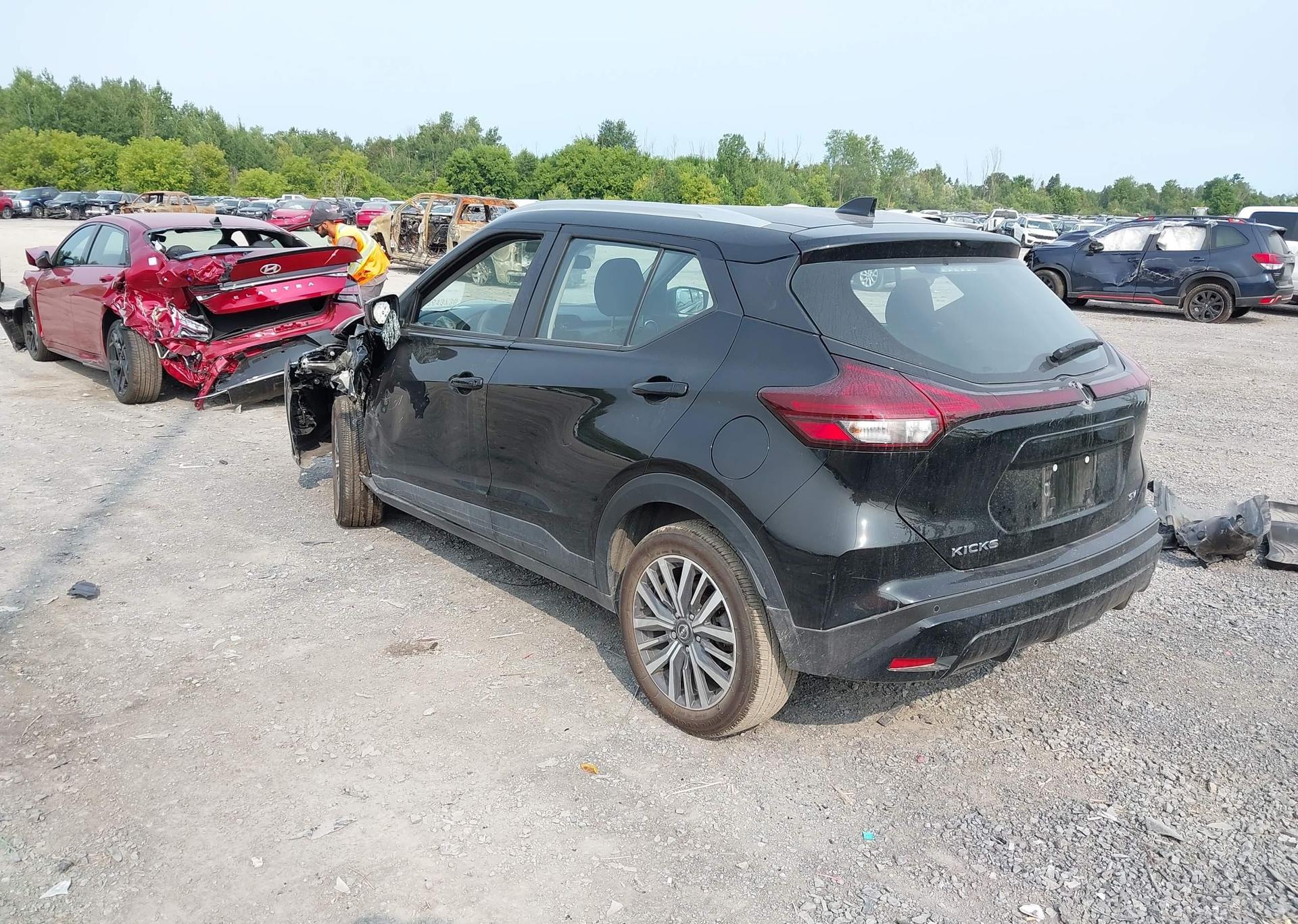 2024 NISSAN KICKS