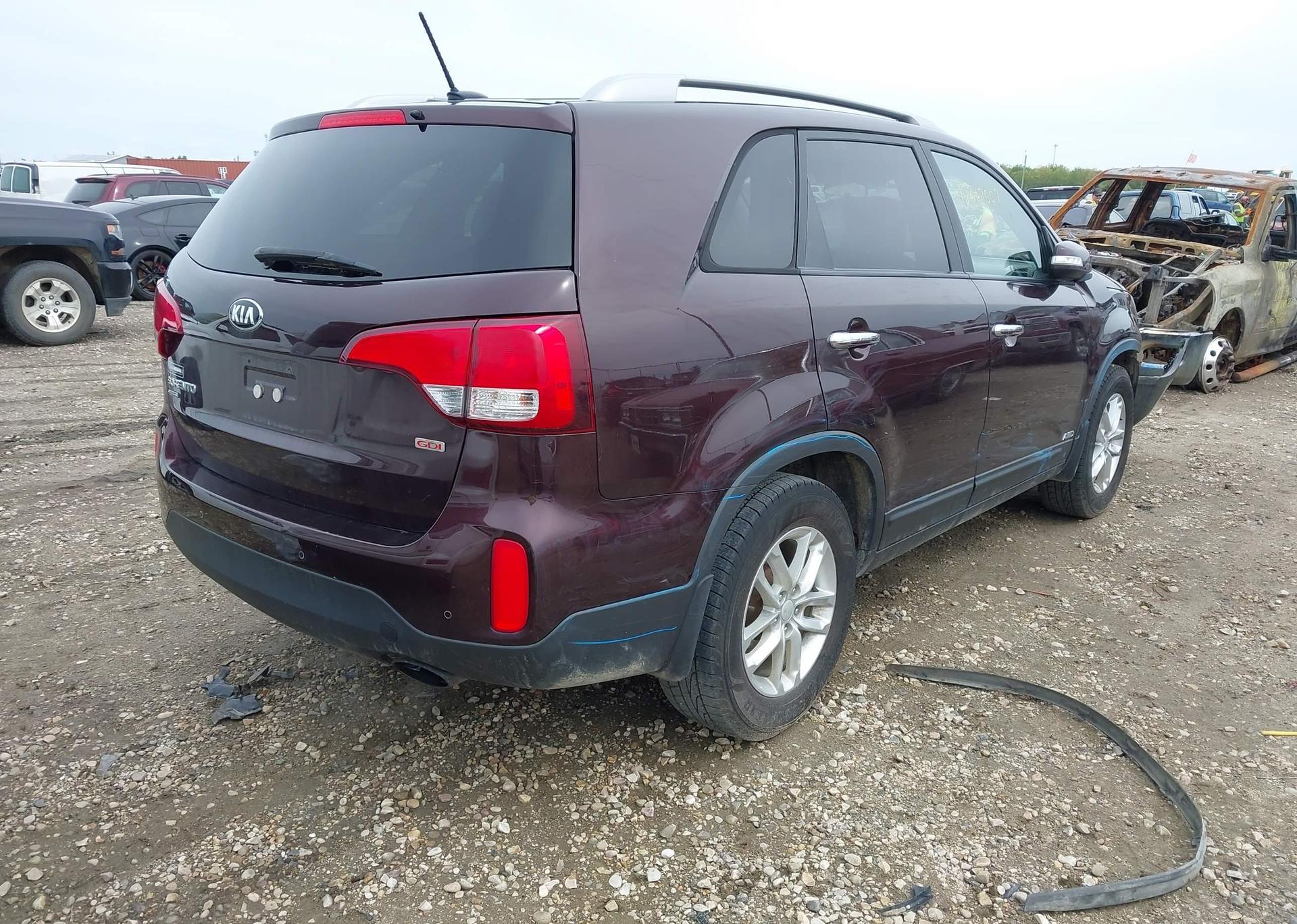2015 KIA SORENTO LX