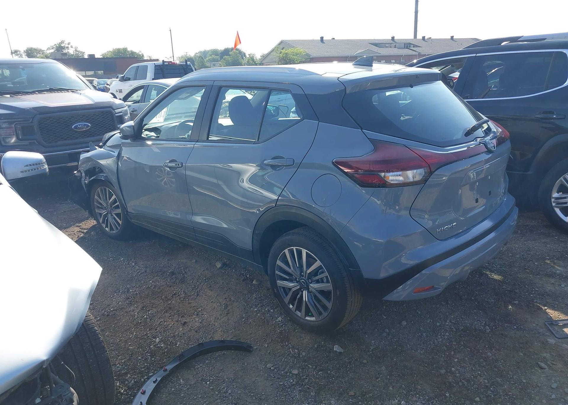 2025 NISSAN KICKS