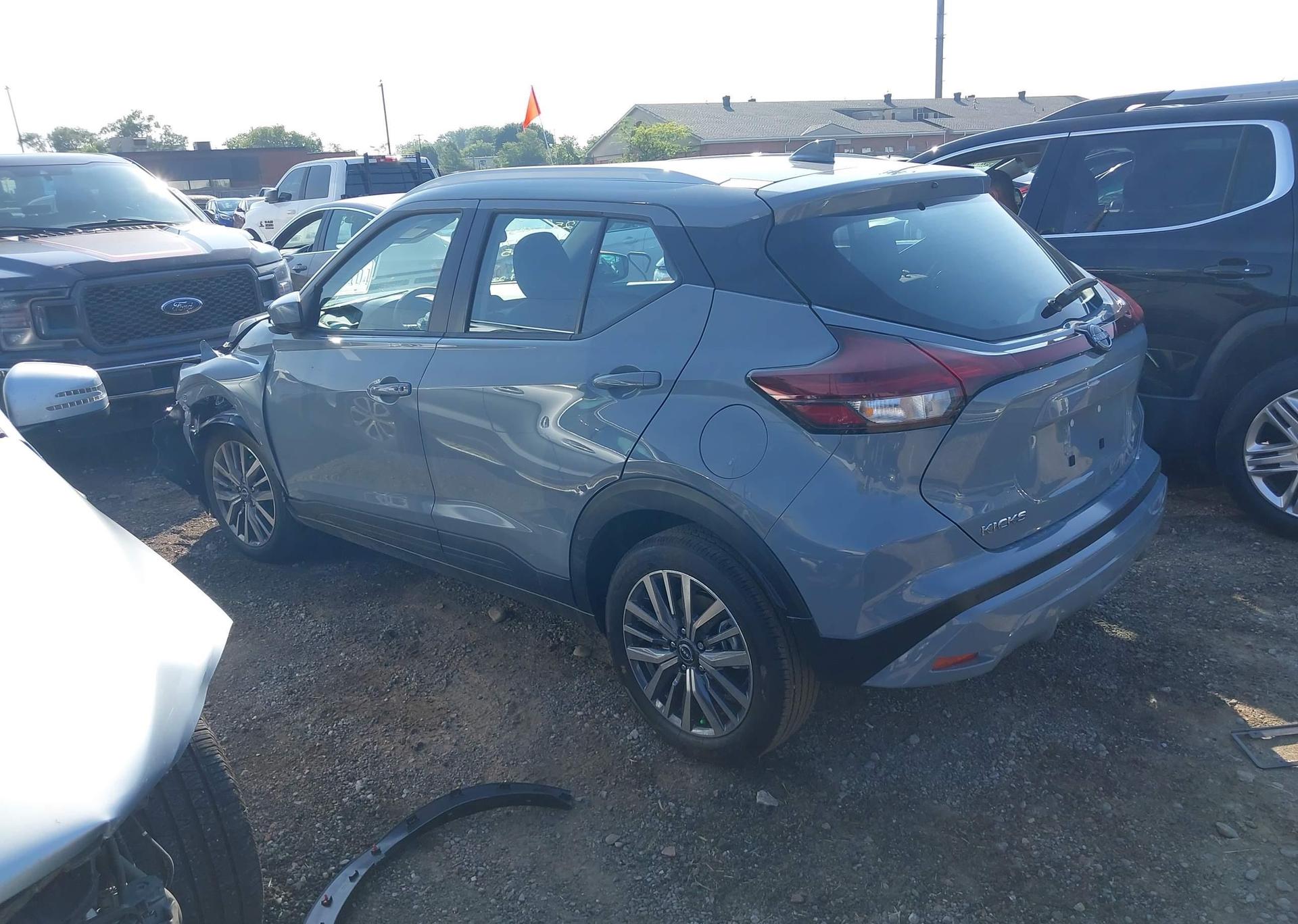 2025 NISSAN KICKS