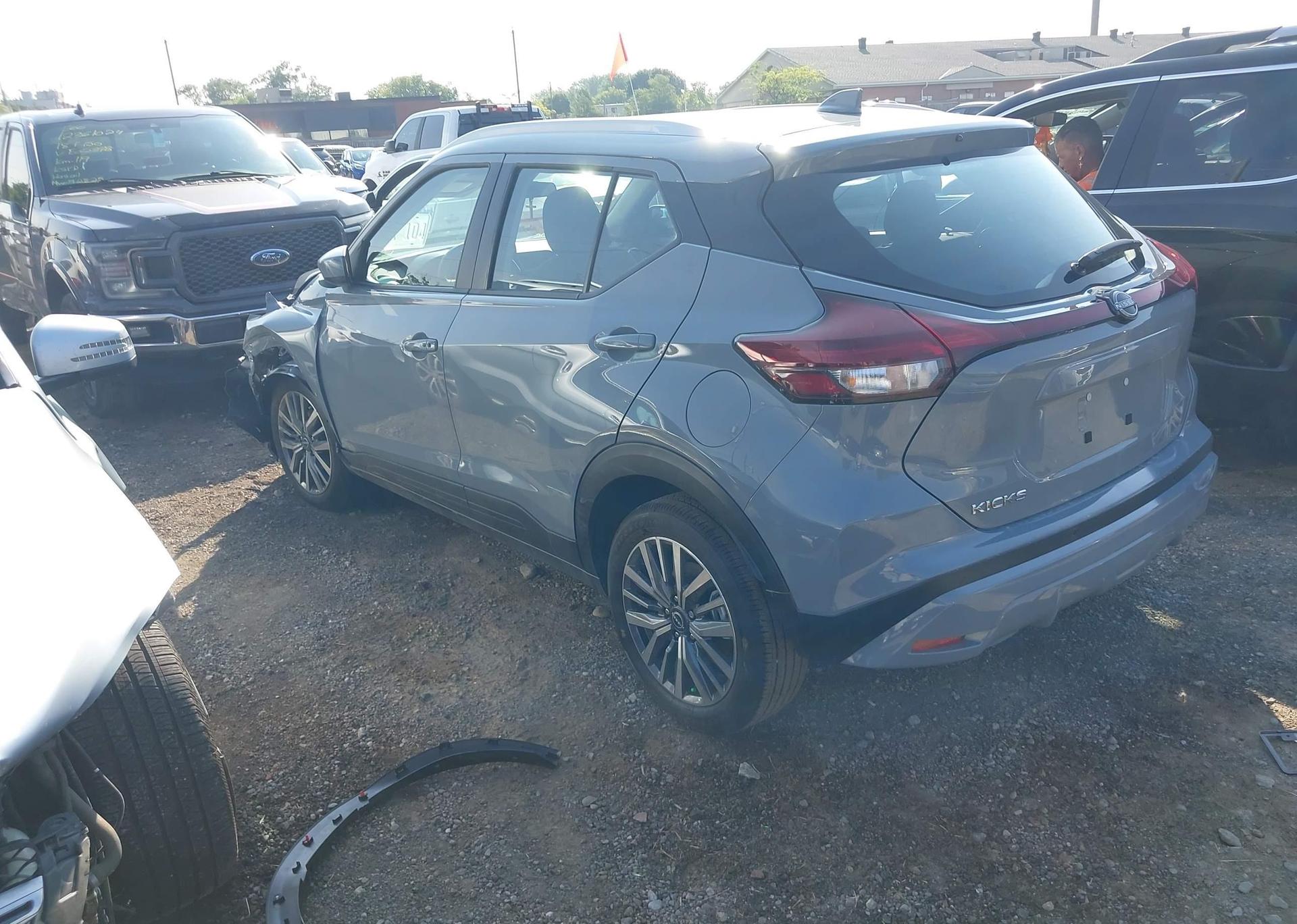 2025 NISSAN KICKS