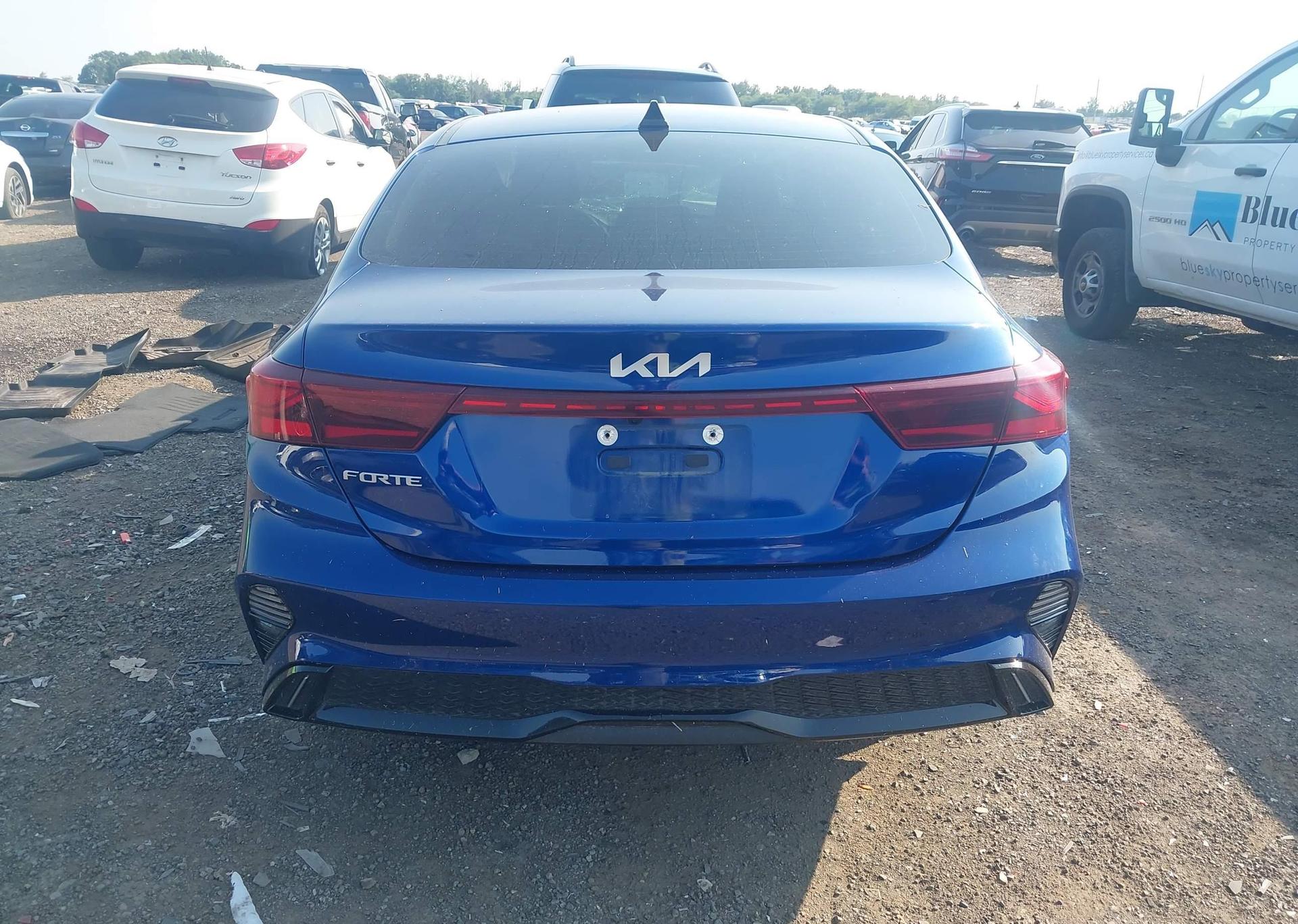 2023 KIA FORTE EX