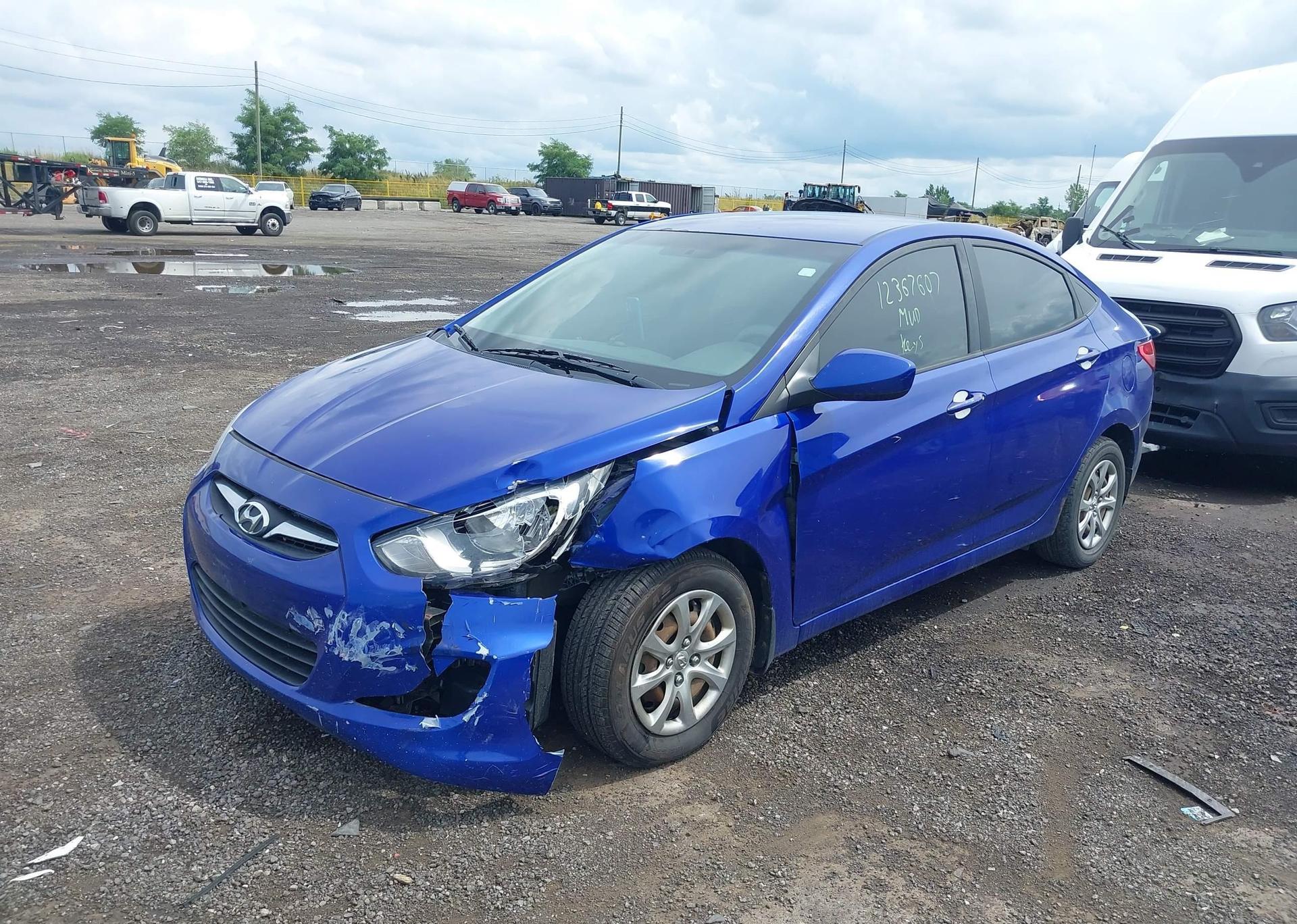 2013 HYUNDAI ACCENT GL