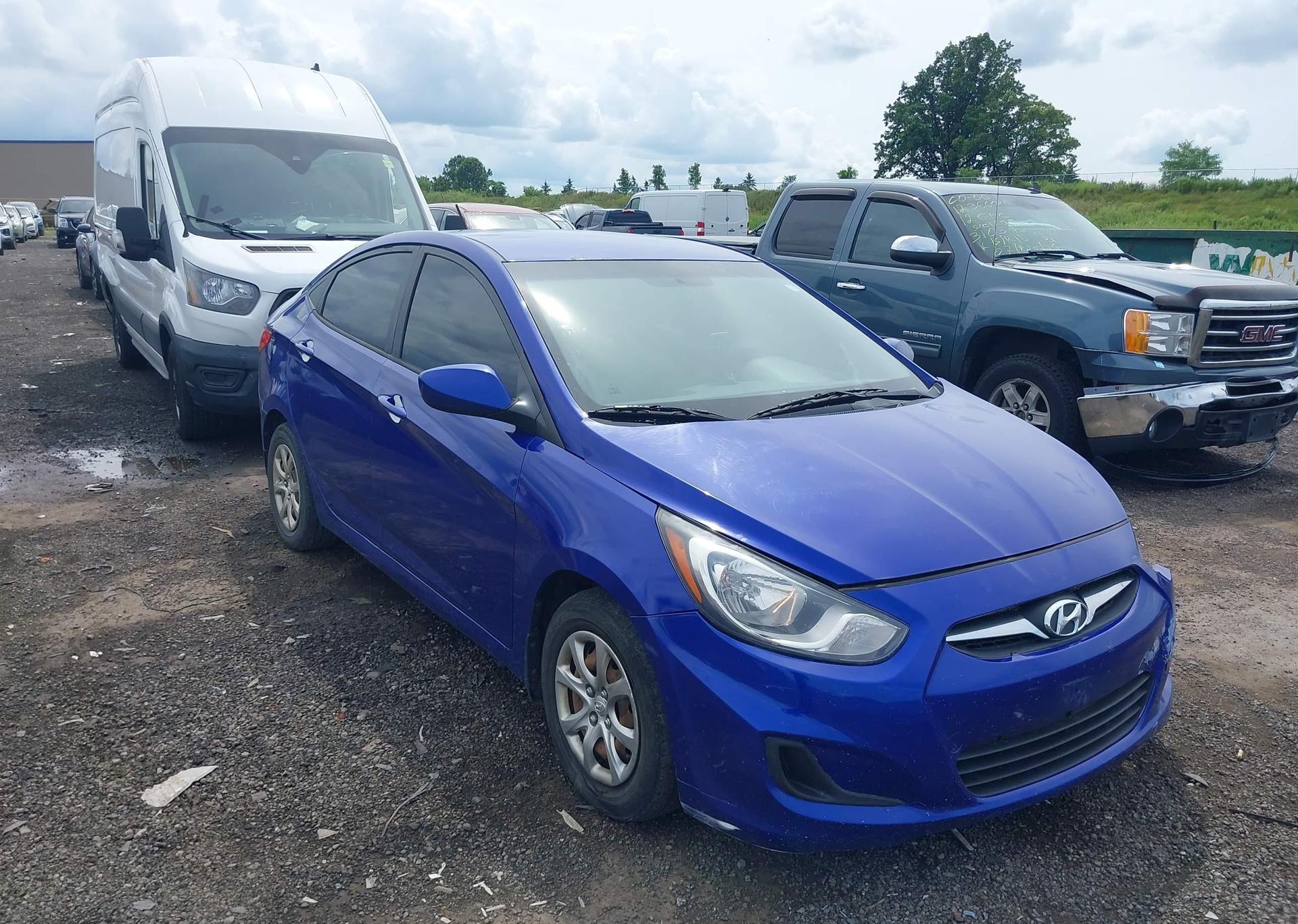 2013 HYUNDAI ACCENT GL