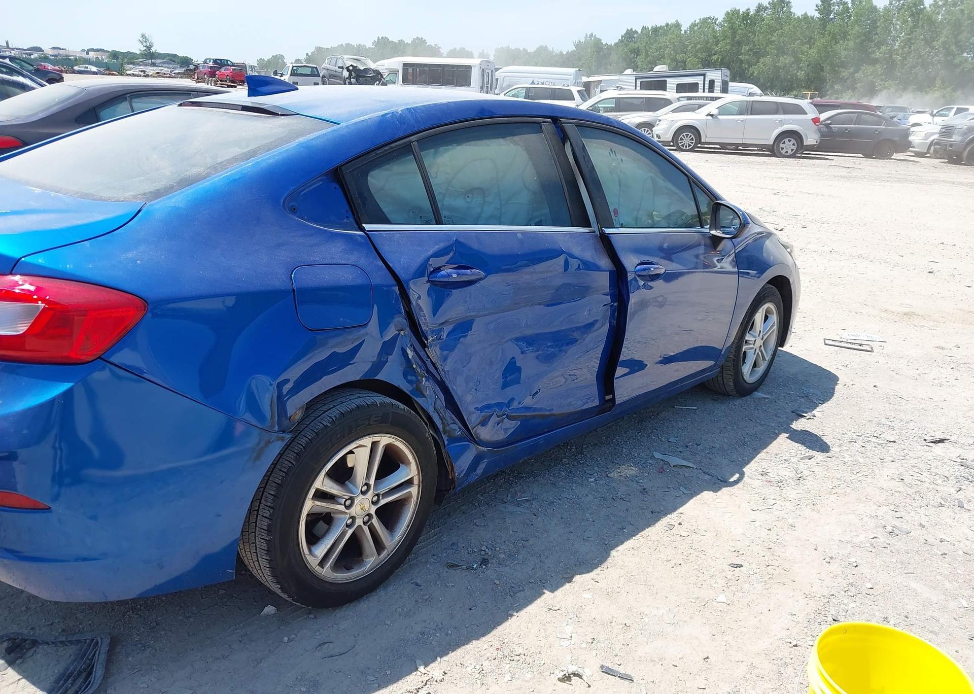 2017 CHEVROLET CRUZE LT