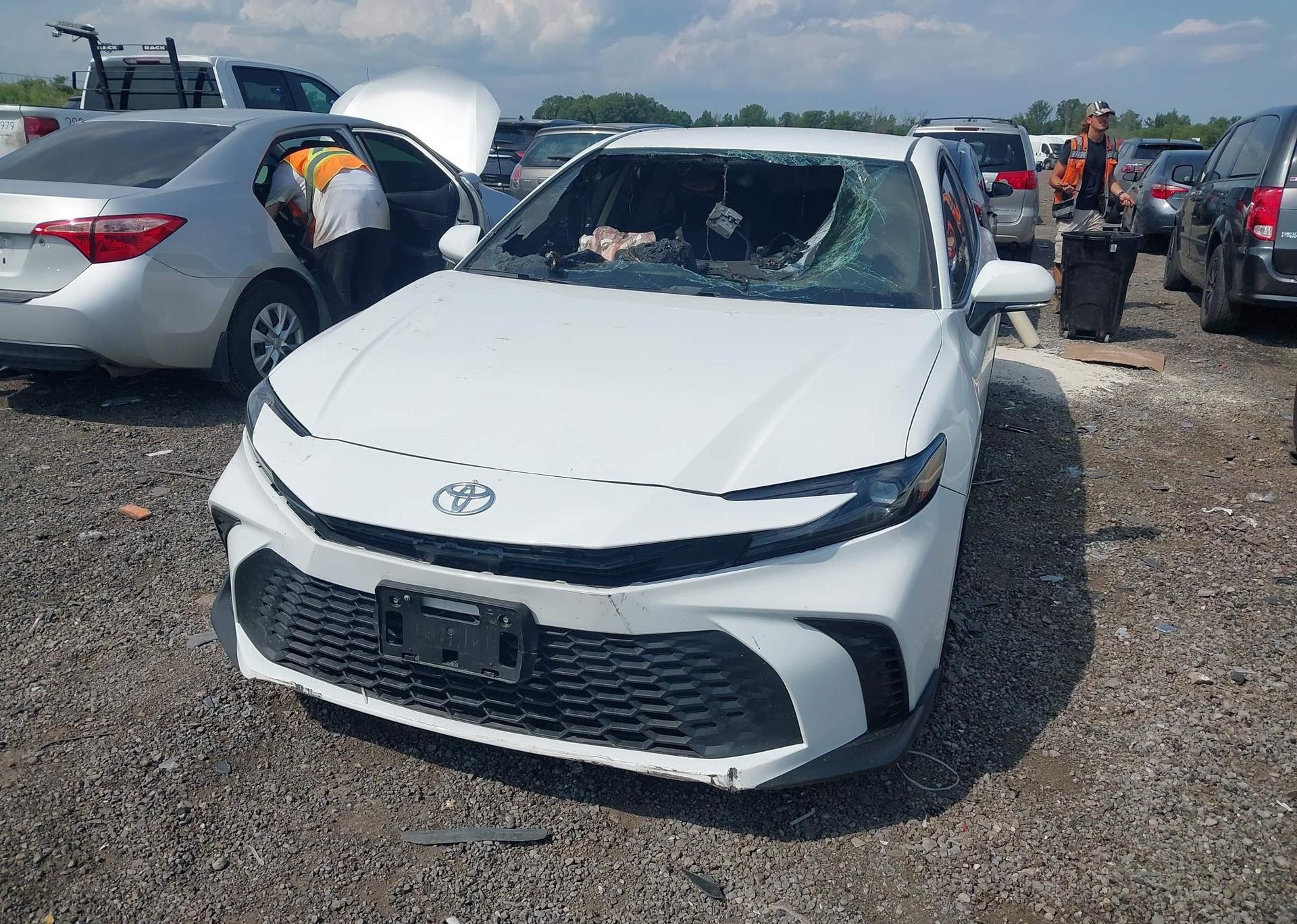 2025 TOYOTA CAMRY XSE