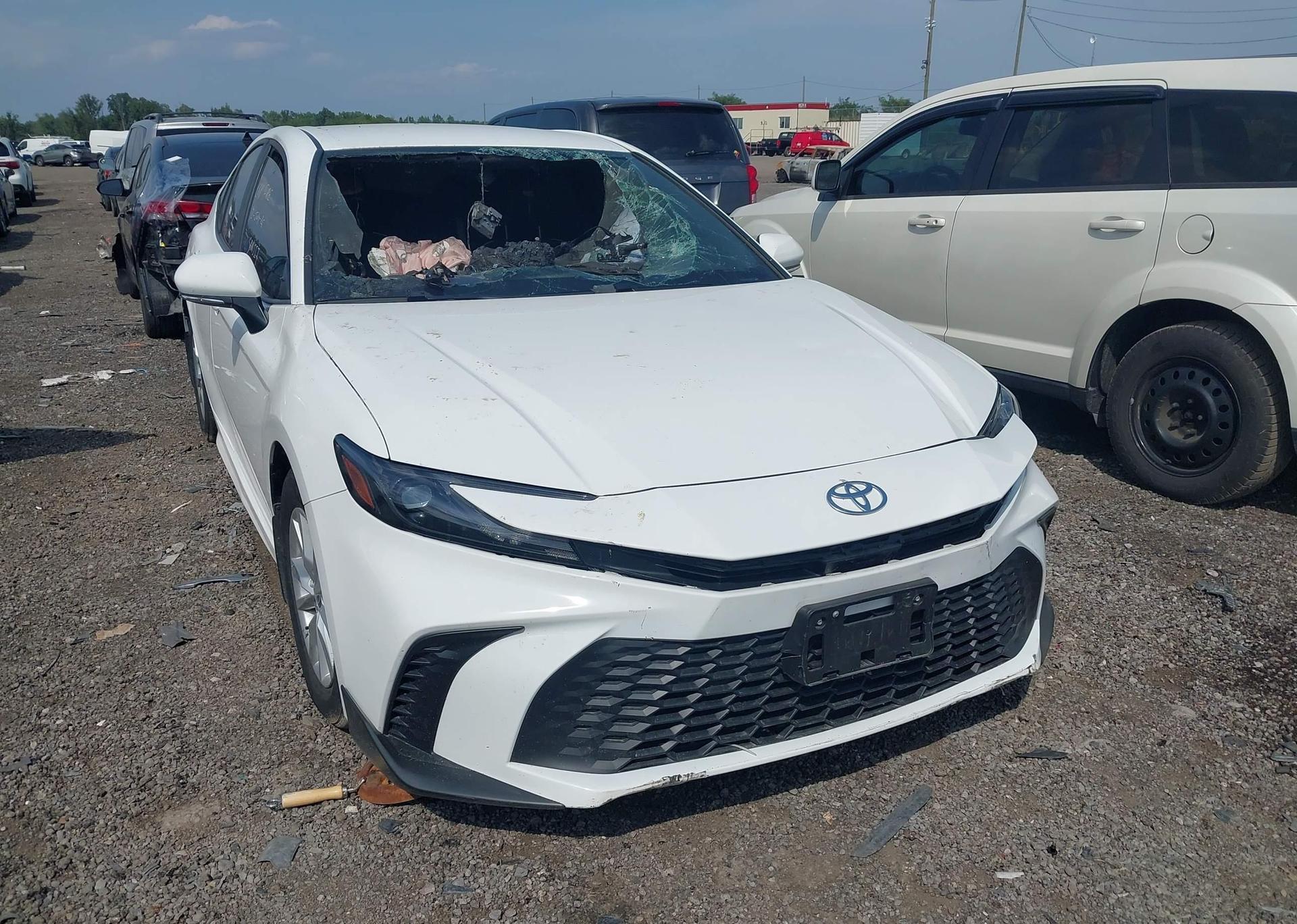 2025 TOYOTA CAMRY XSE