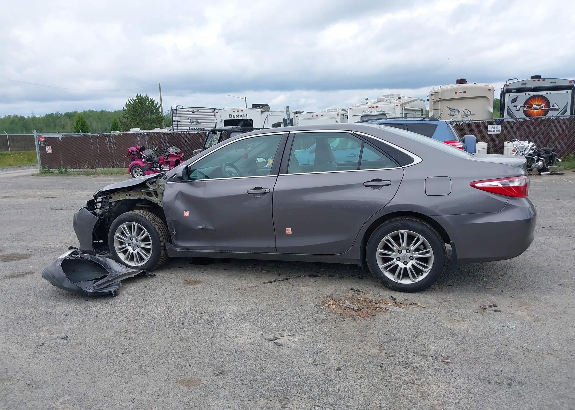 2015 TOYOTA CAMRY LE