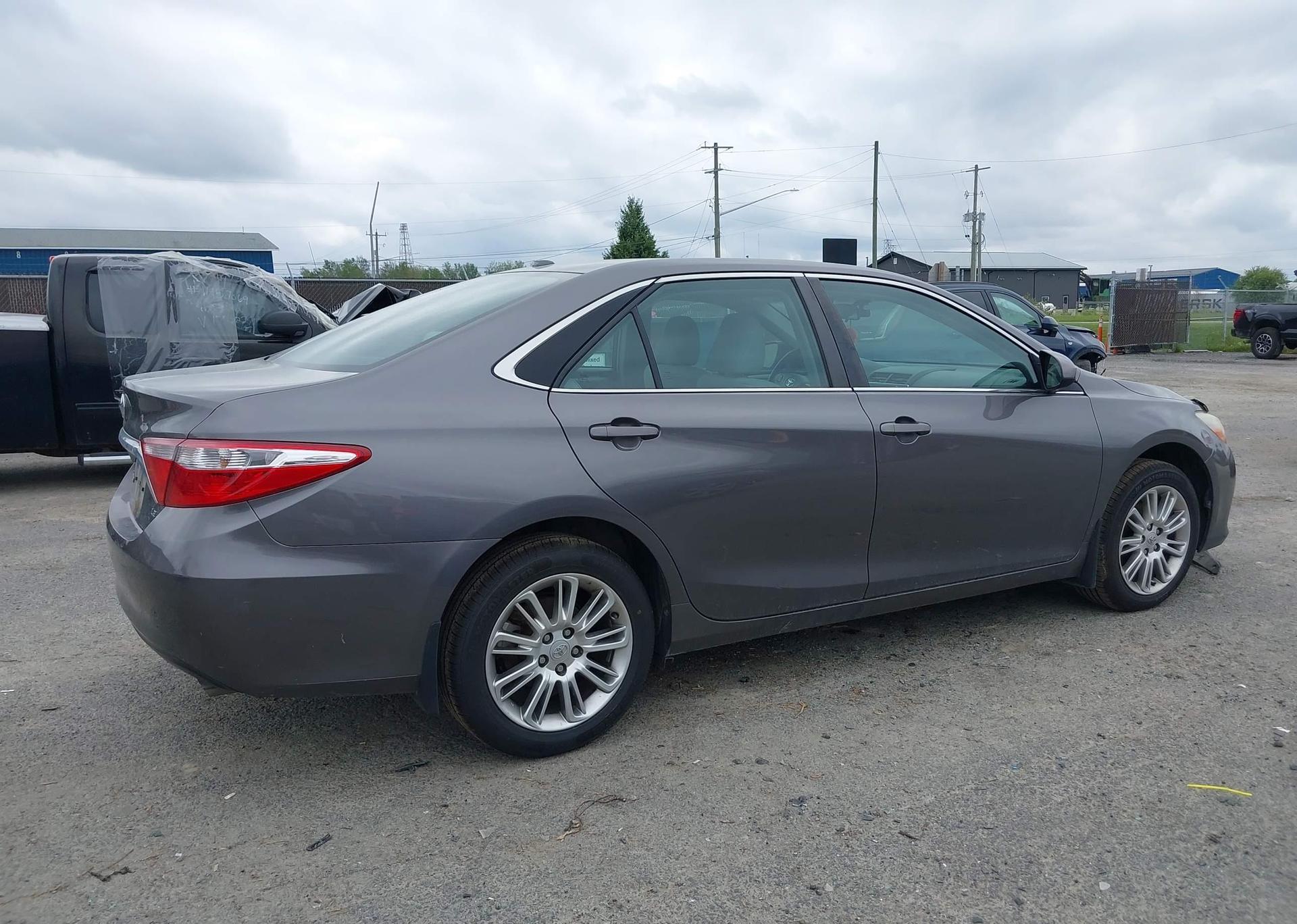 2015 TOYOTA CAMRY LE