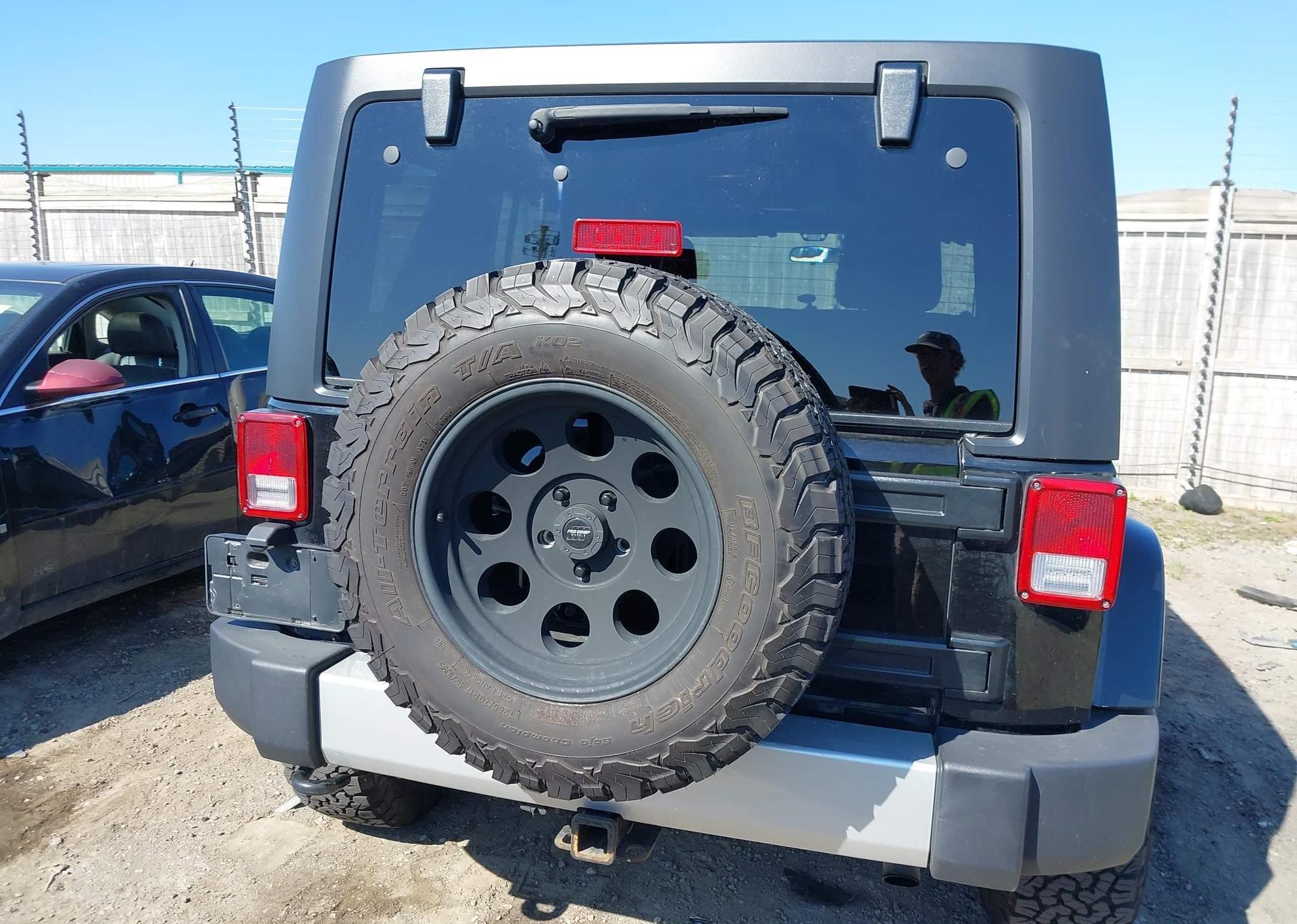 2012 JEEP WRANGLER UNLIMITED SAHARA