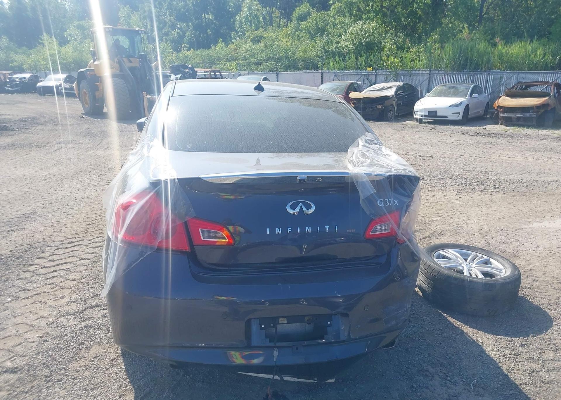 2011 INFINITI G37