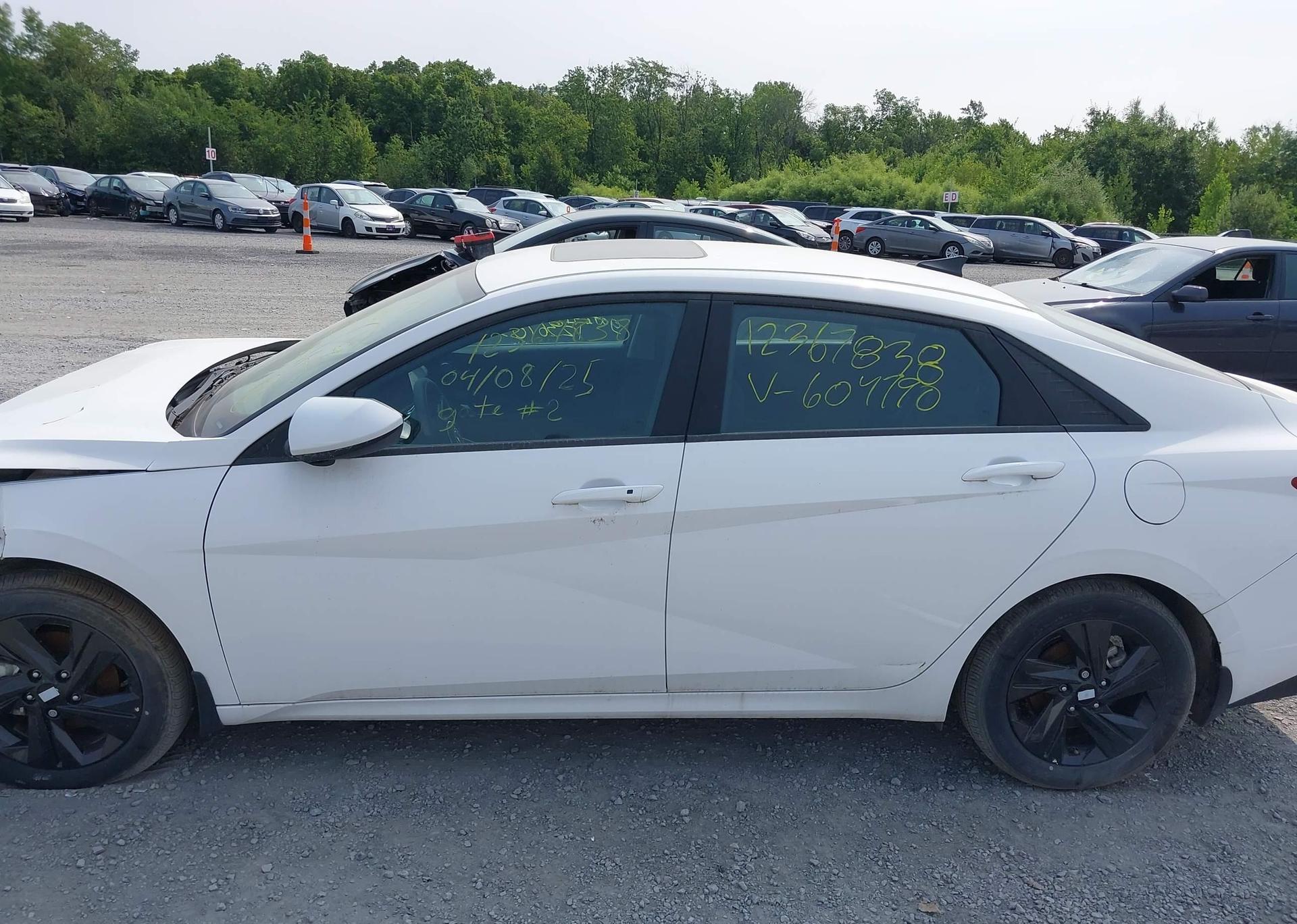 2023 HYUNDAI ELANTRA PREFERRED IVT WITH TECH PACKAGE