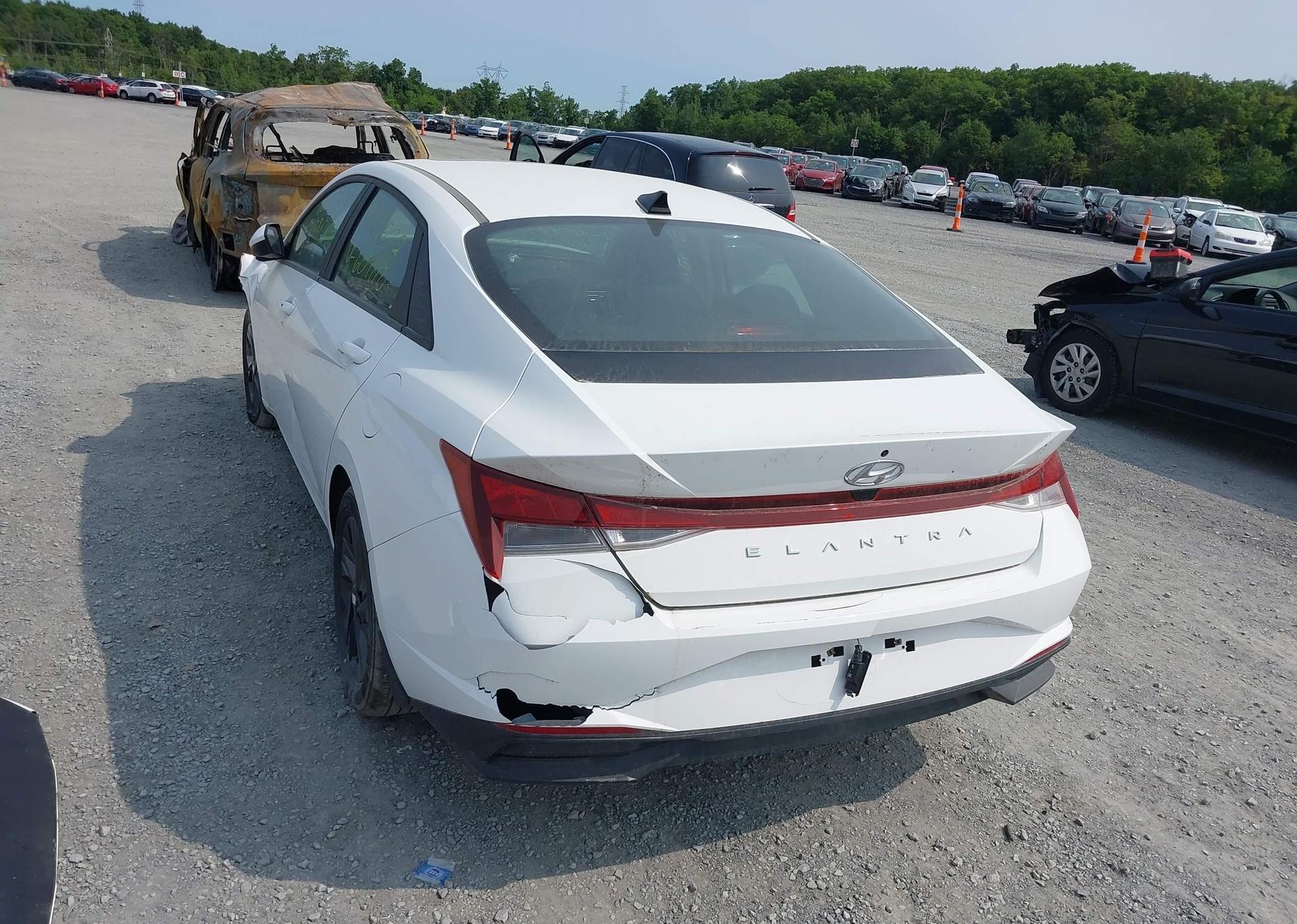 2023 HYUNDAI ELANTRA PREFERRED IVT WITH TECH PACKAGE