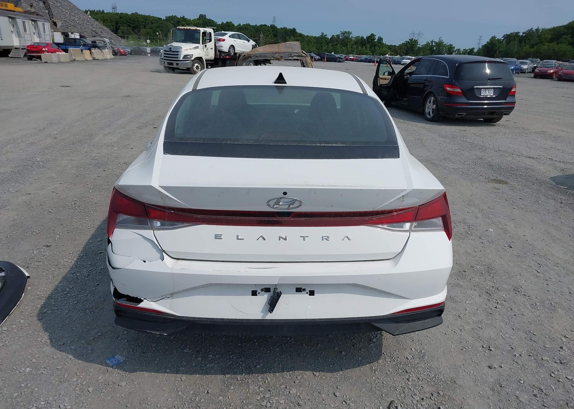 2023 HYUNDAI ELANTRA PREFERRED IVT WITH TECH PACKAGE