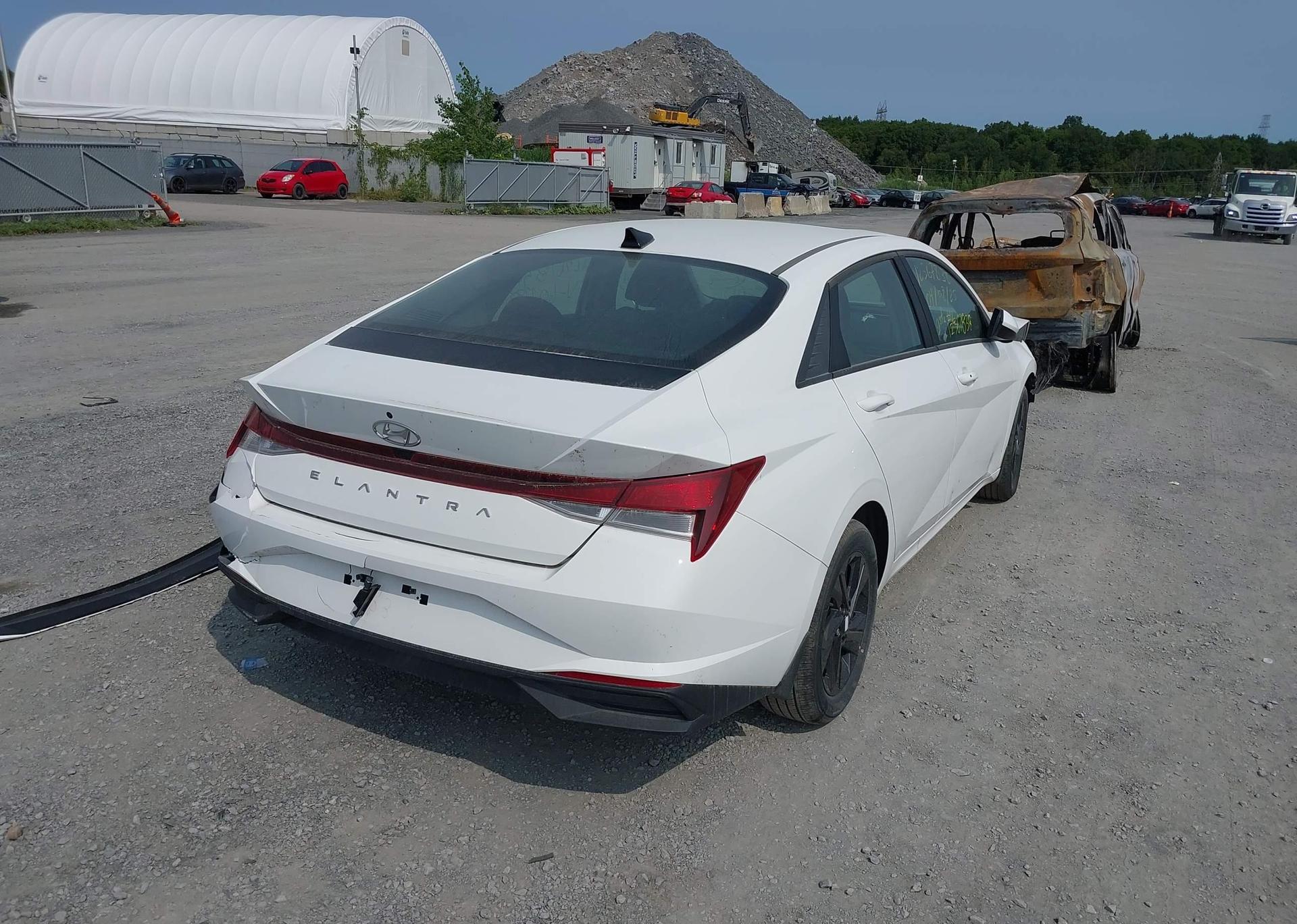 2023 HYUNDAI ELANTRA PREFERRED IVT WITH TECH PACKAGE