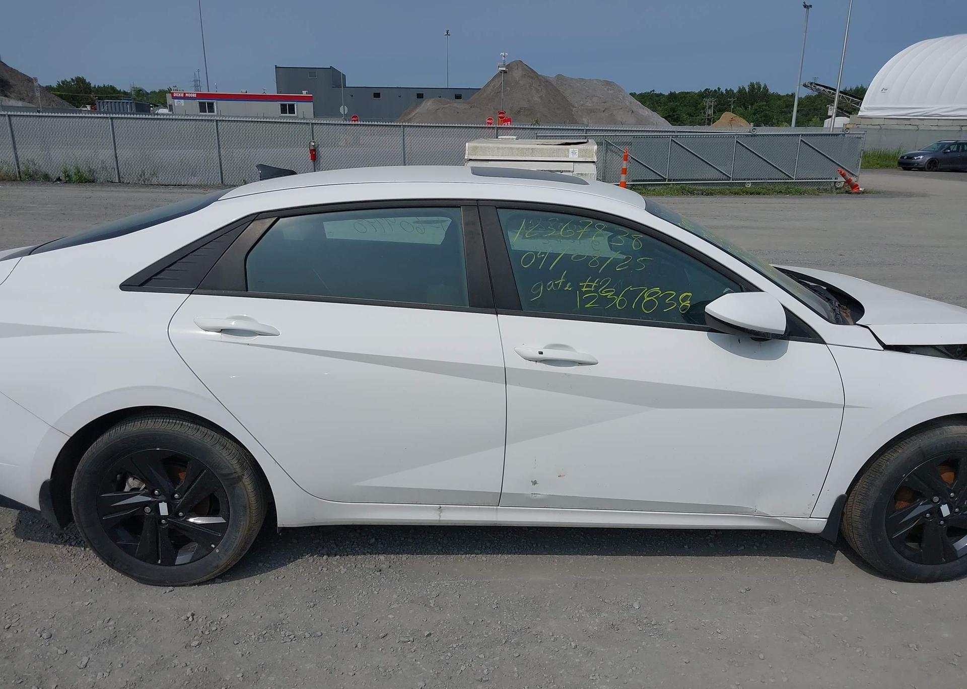 2023 HYUNDAI ELANTRA PREFERRED IVT WITH TECH PACKAGE