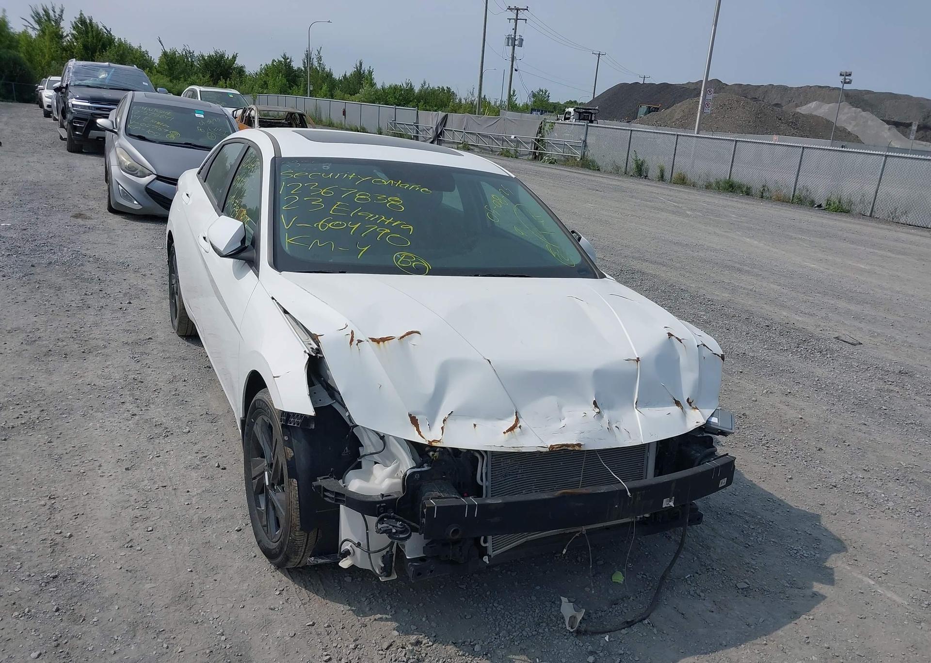 2023 HYUNDAI ELANTRA PREFERRED IVT WITH TECH PACKAGE