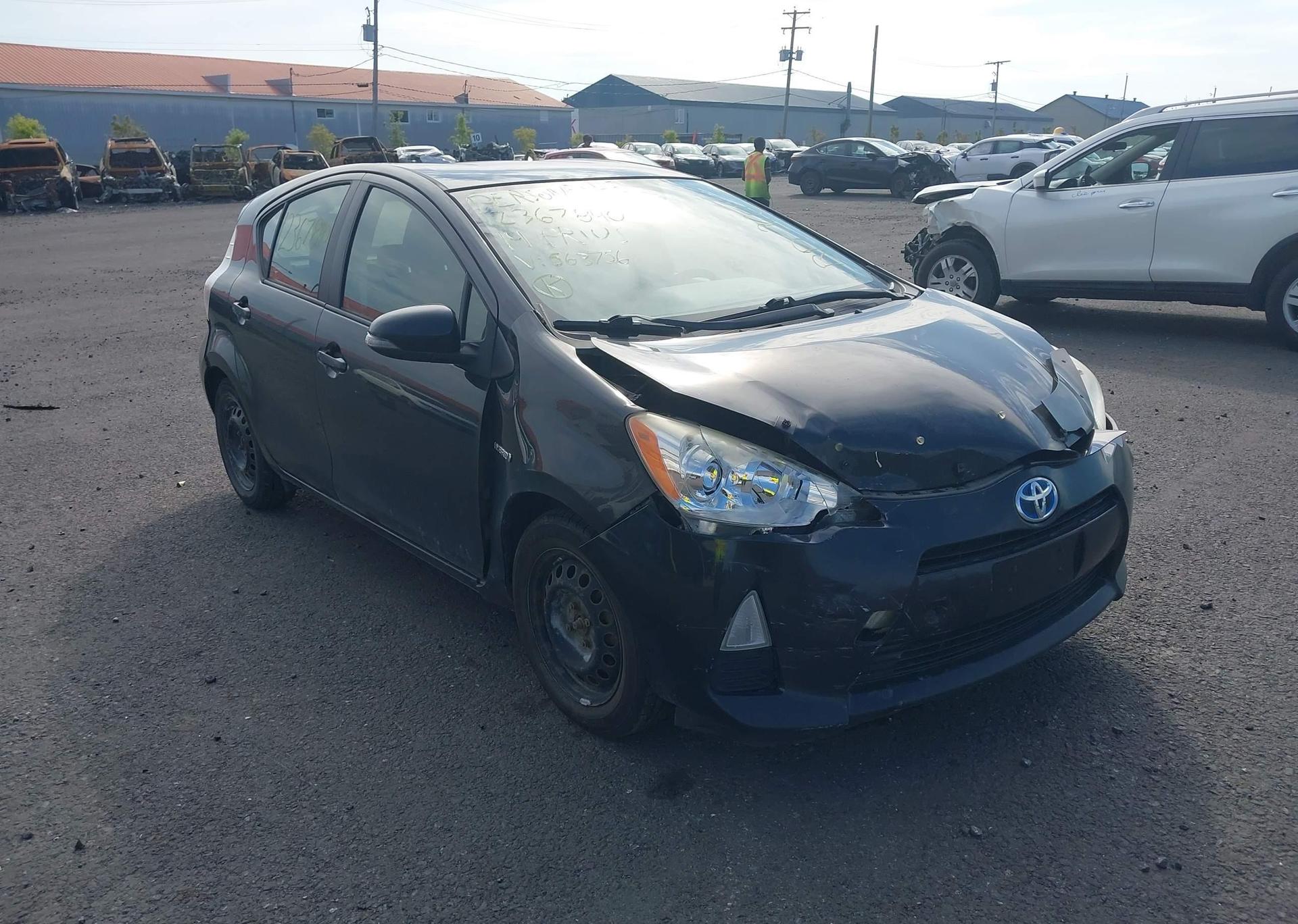 2014 TOYOTA Prius c
