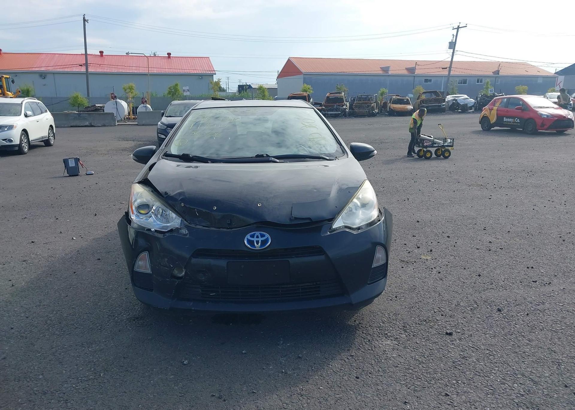 2014 TOYOTA Prius c