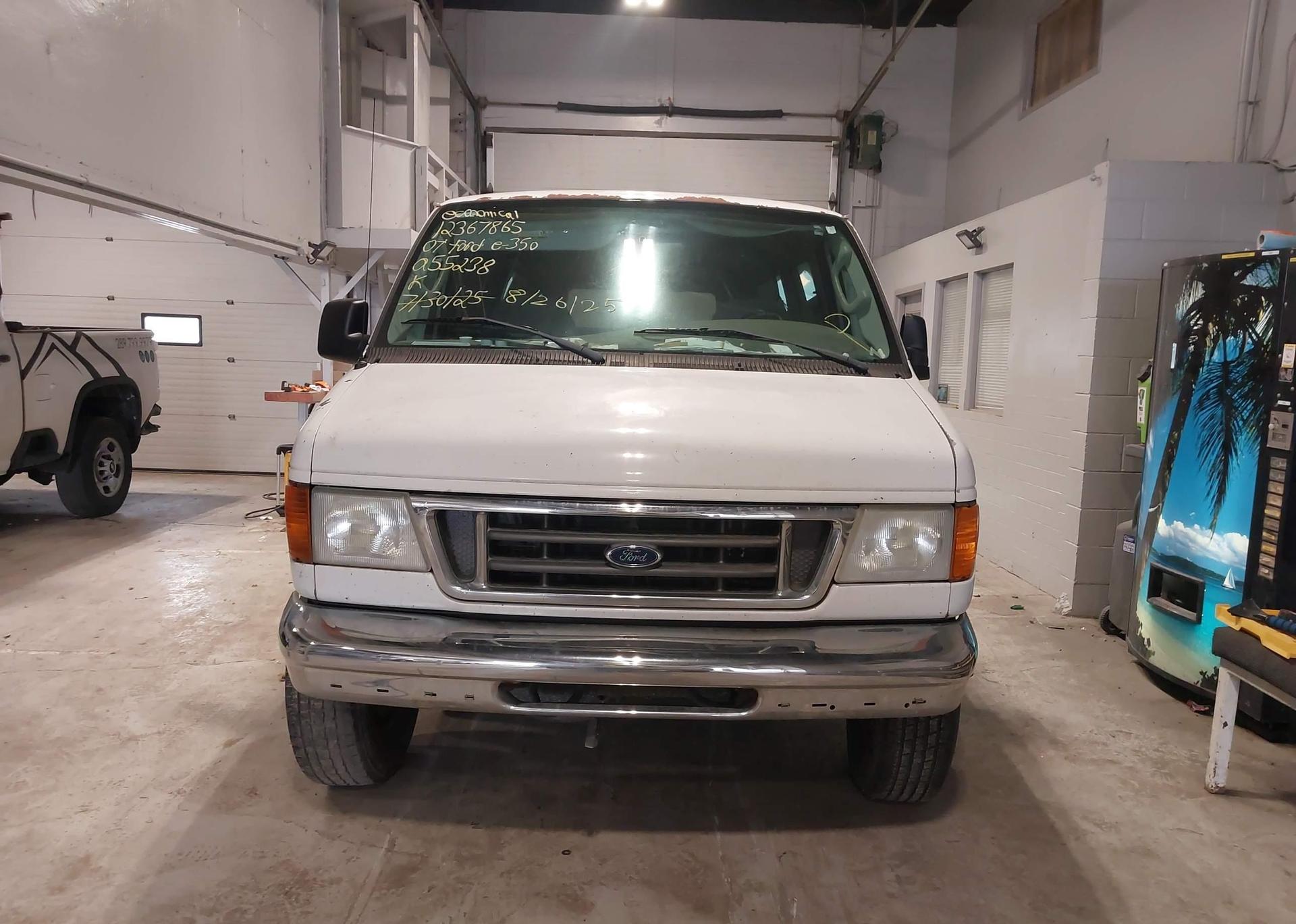 2007 FORD E-350 SUPER DUTY XL