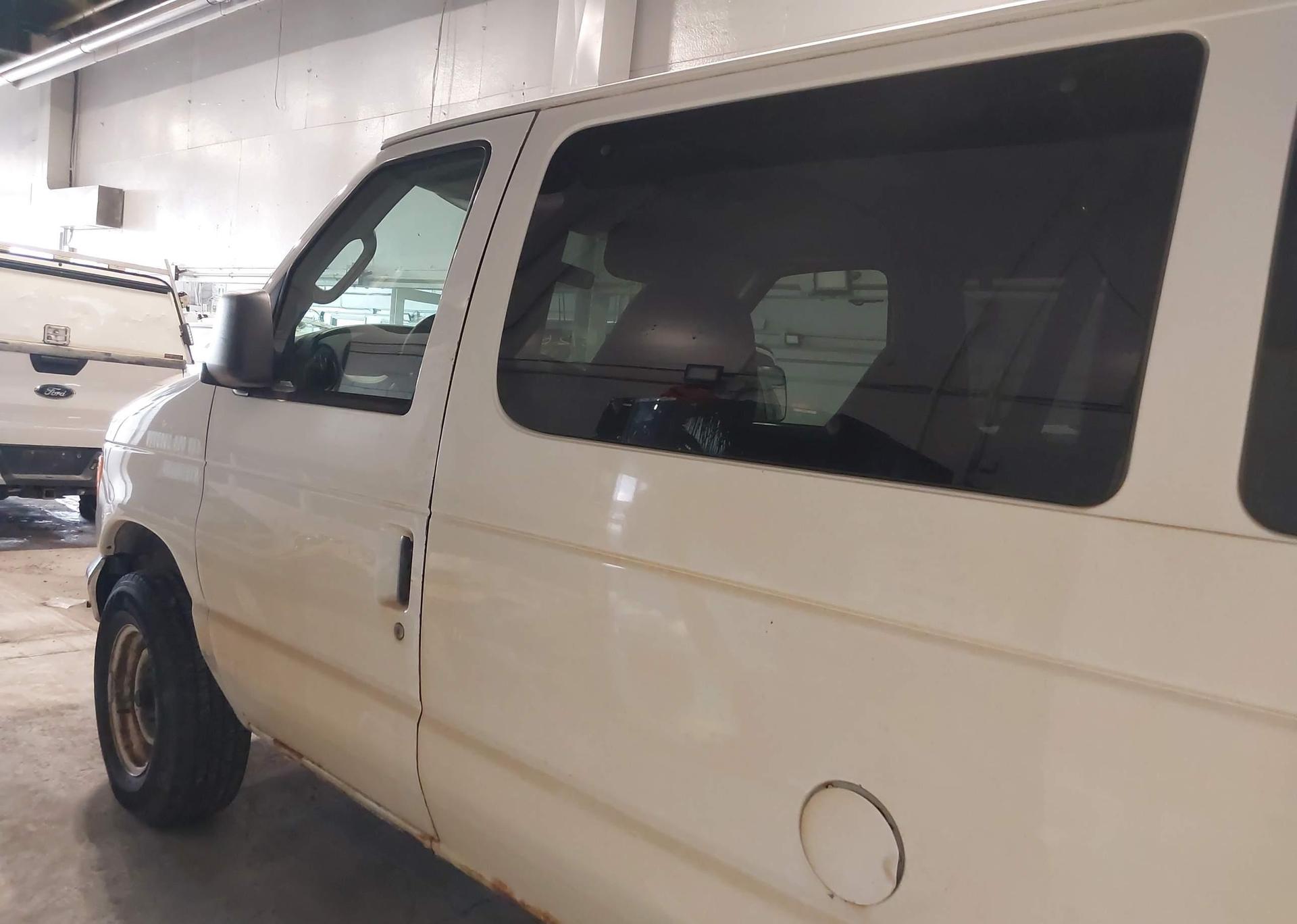 2007 FORD E-350 SUPER DUTY XL